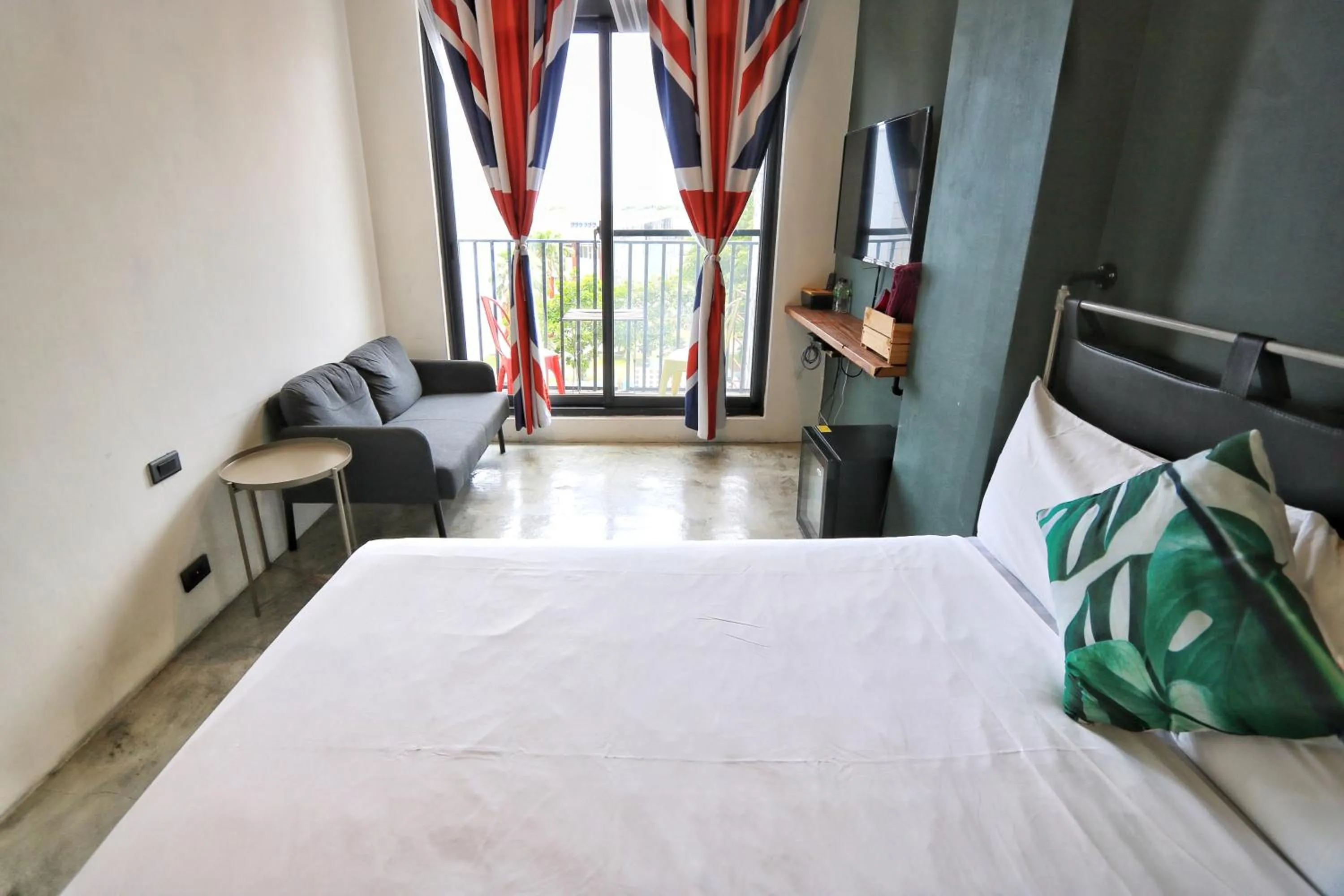 Bedroom, Bed in MH48 Hotel