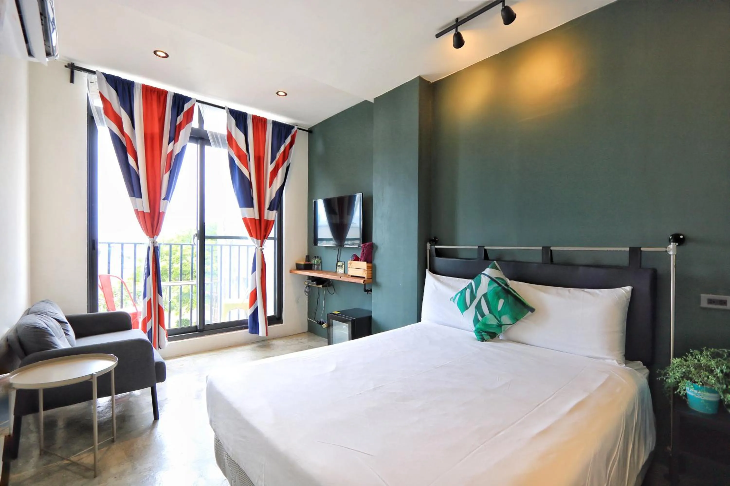 Bedroom, Bed in MH48 Hotel