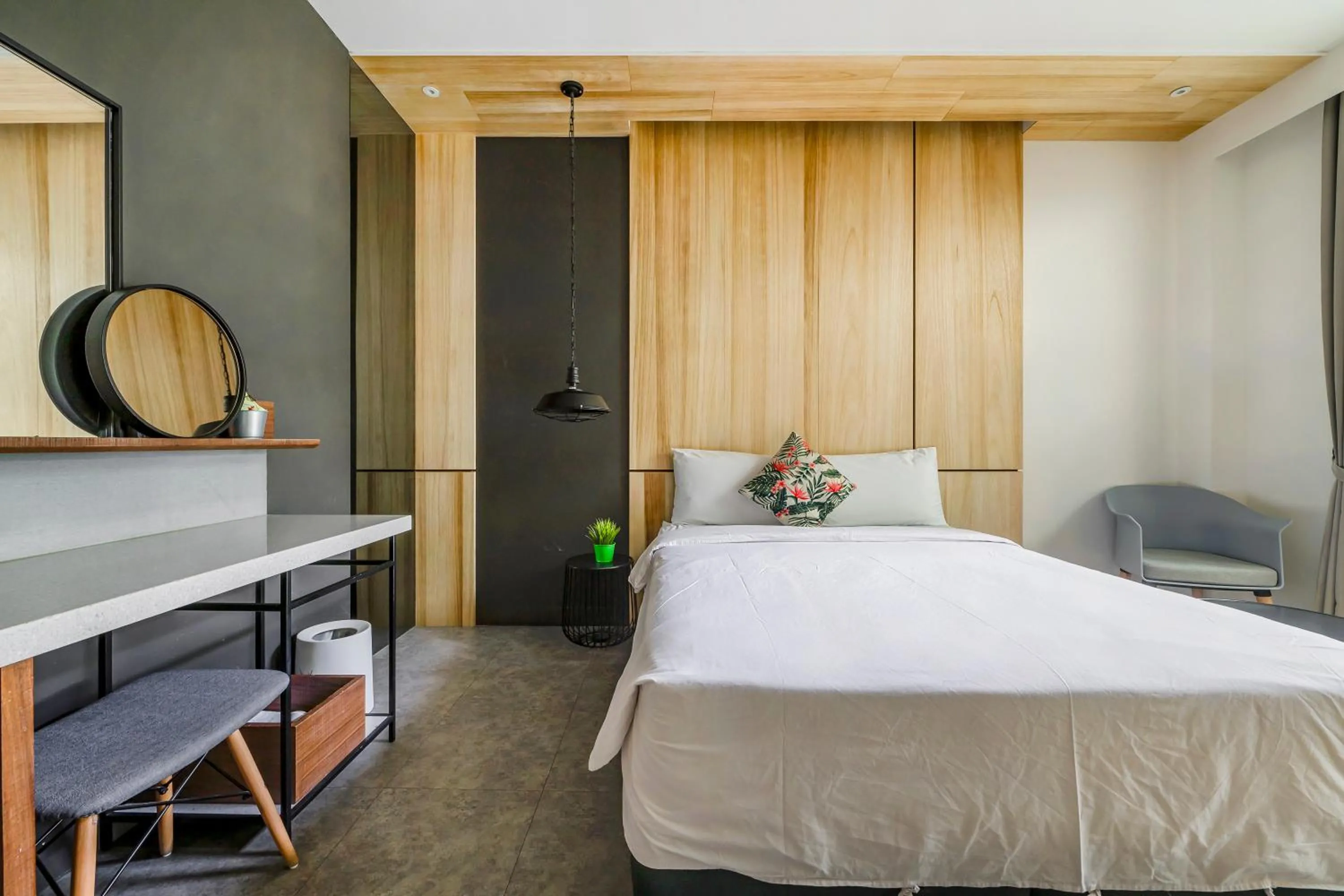 Bedroom, Bed in MH48 Hotel