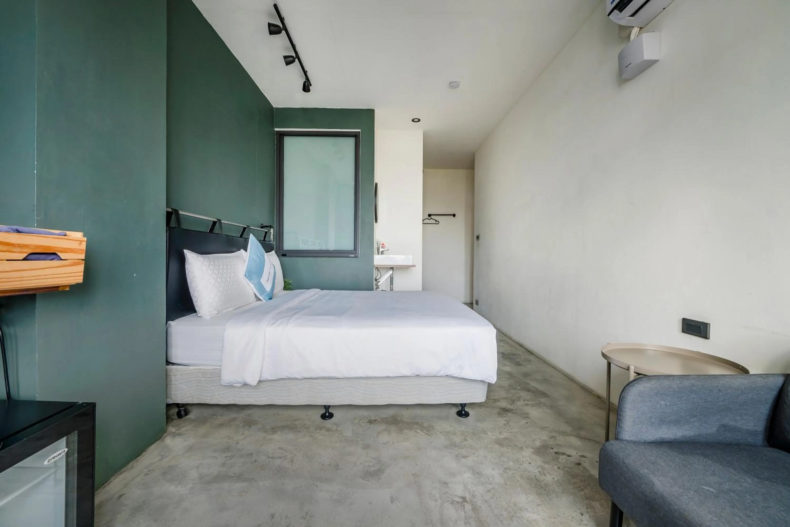 Bedroom, Bed in MH48 Hotel