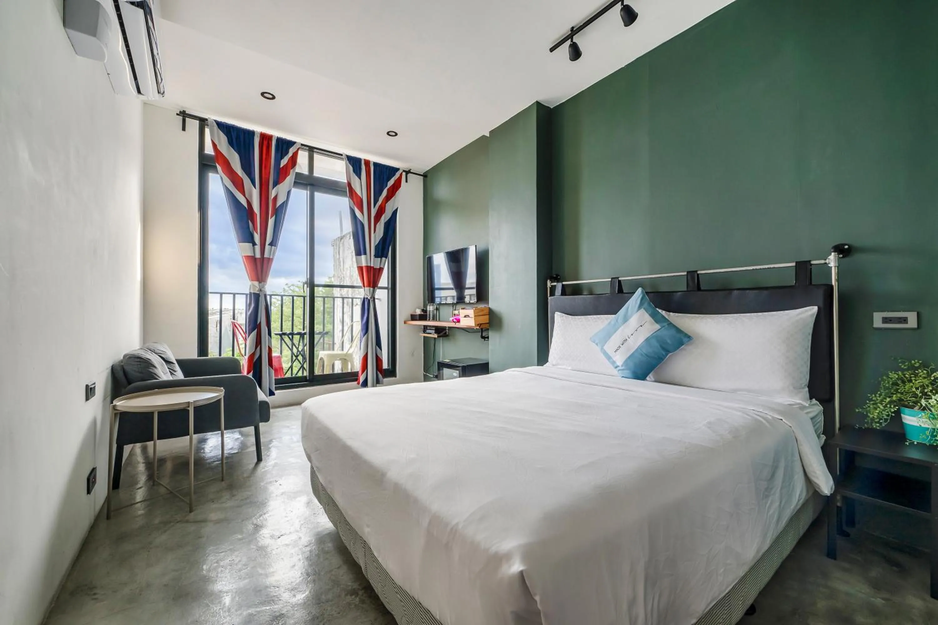 Bedroom, Bed in MH48 Hotel