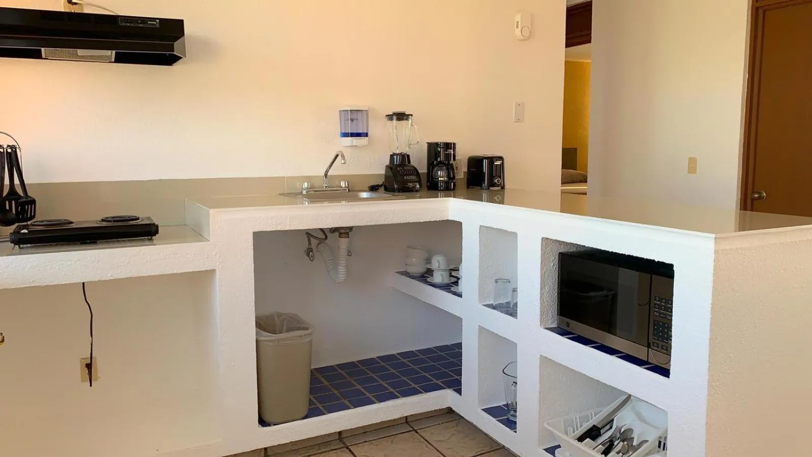 Kitchen or kitchenette in Sunrock Hotel & Suites