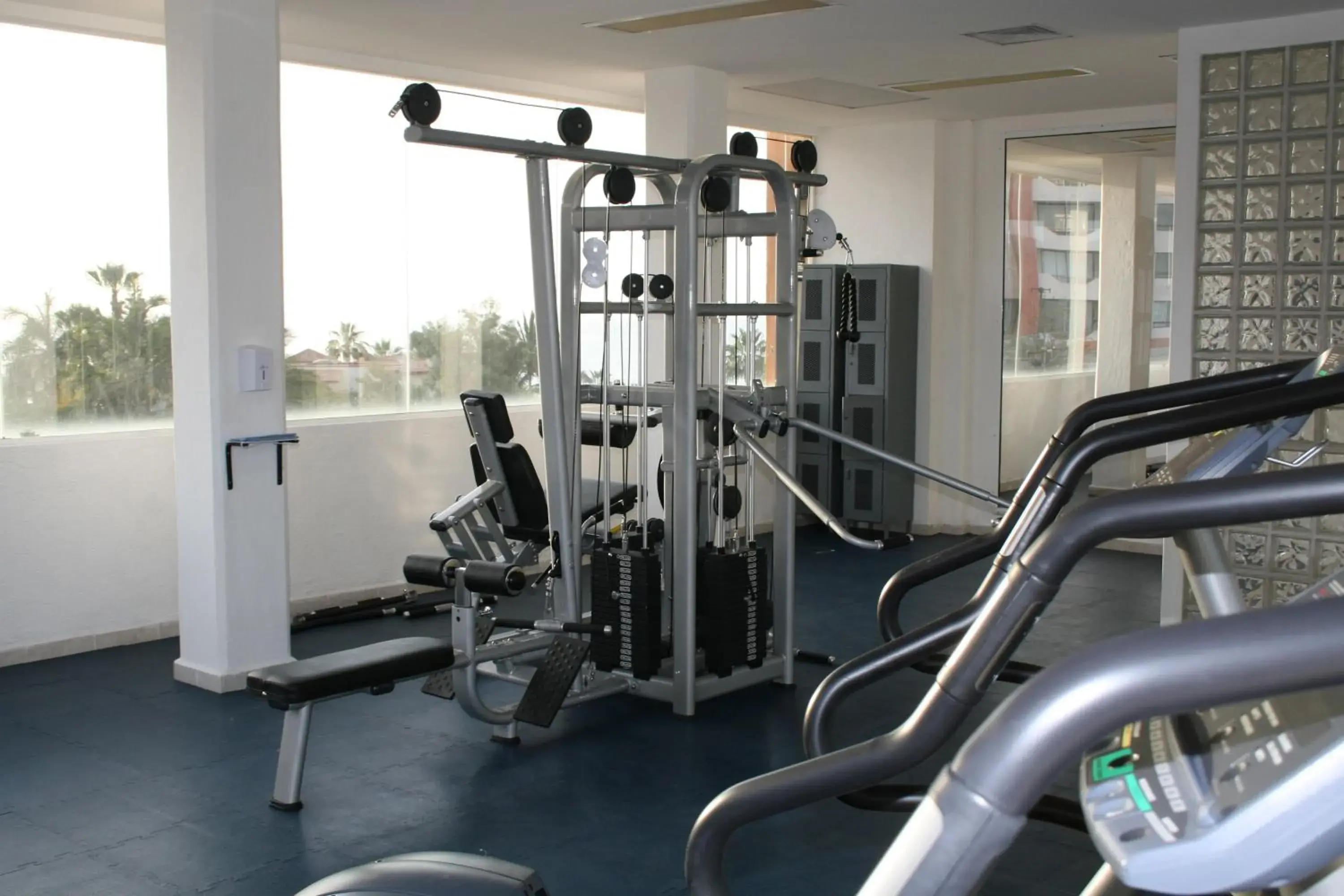 Fitness centre/facilities in Sunrock Hotel & Suites Fitness centre/facilities in Sunrock Hotel & Suites