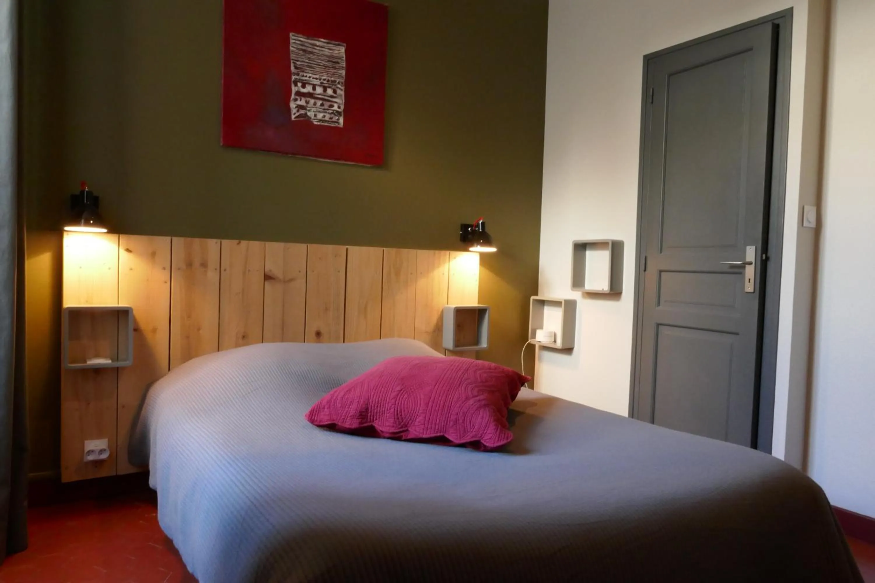Photo of the whole room, Bed in Le Sommeil des Fées