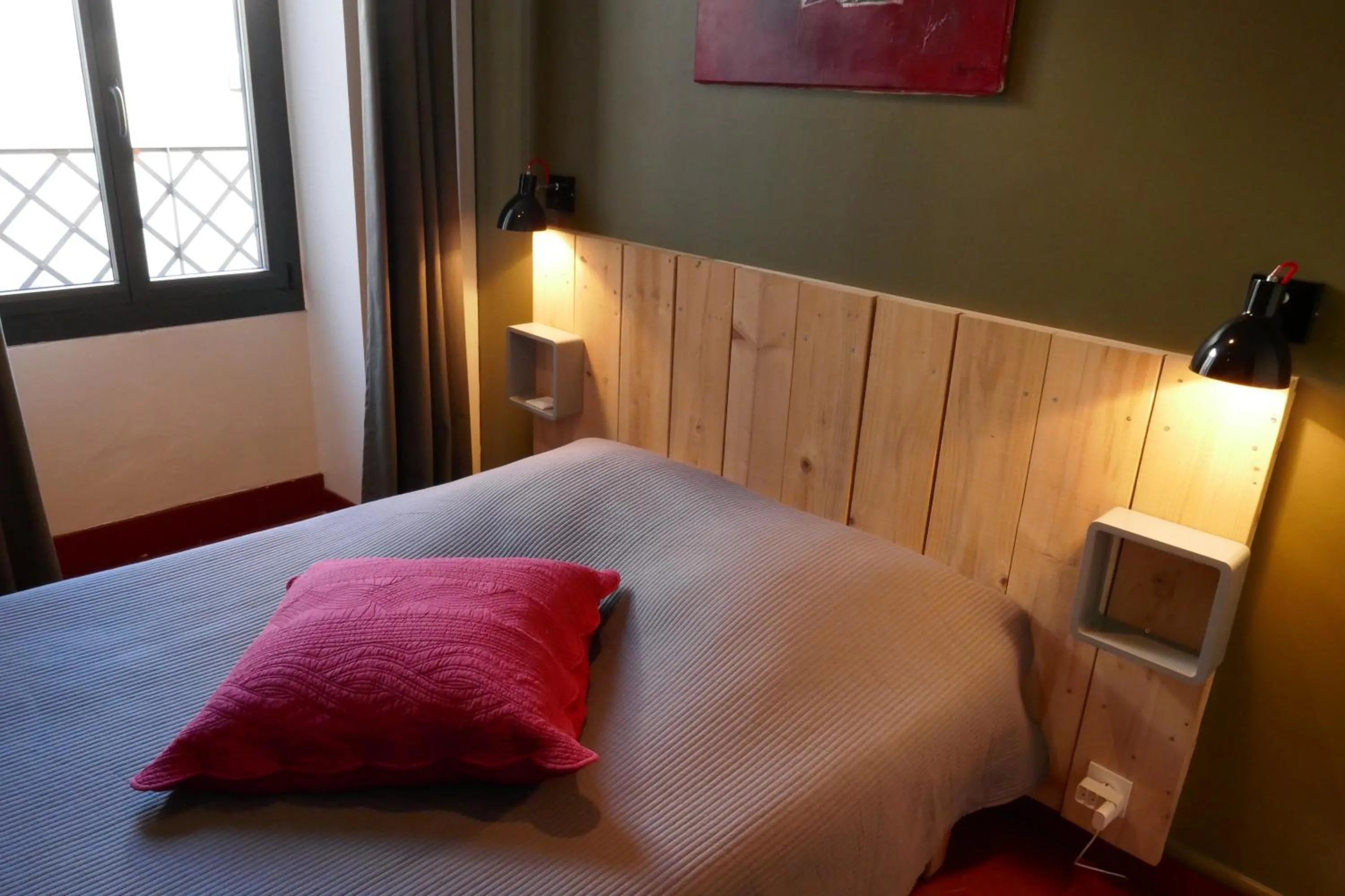 Photo of the whole room, Bed in Le Sommeil des Fées