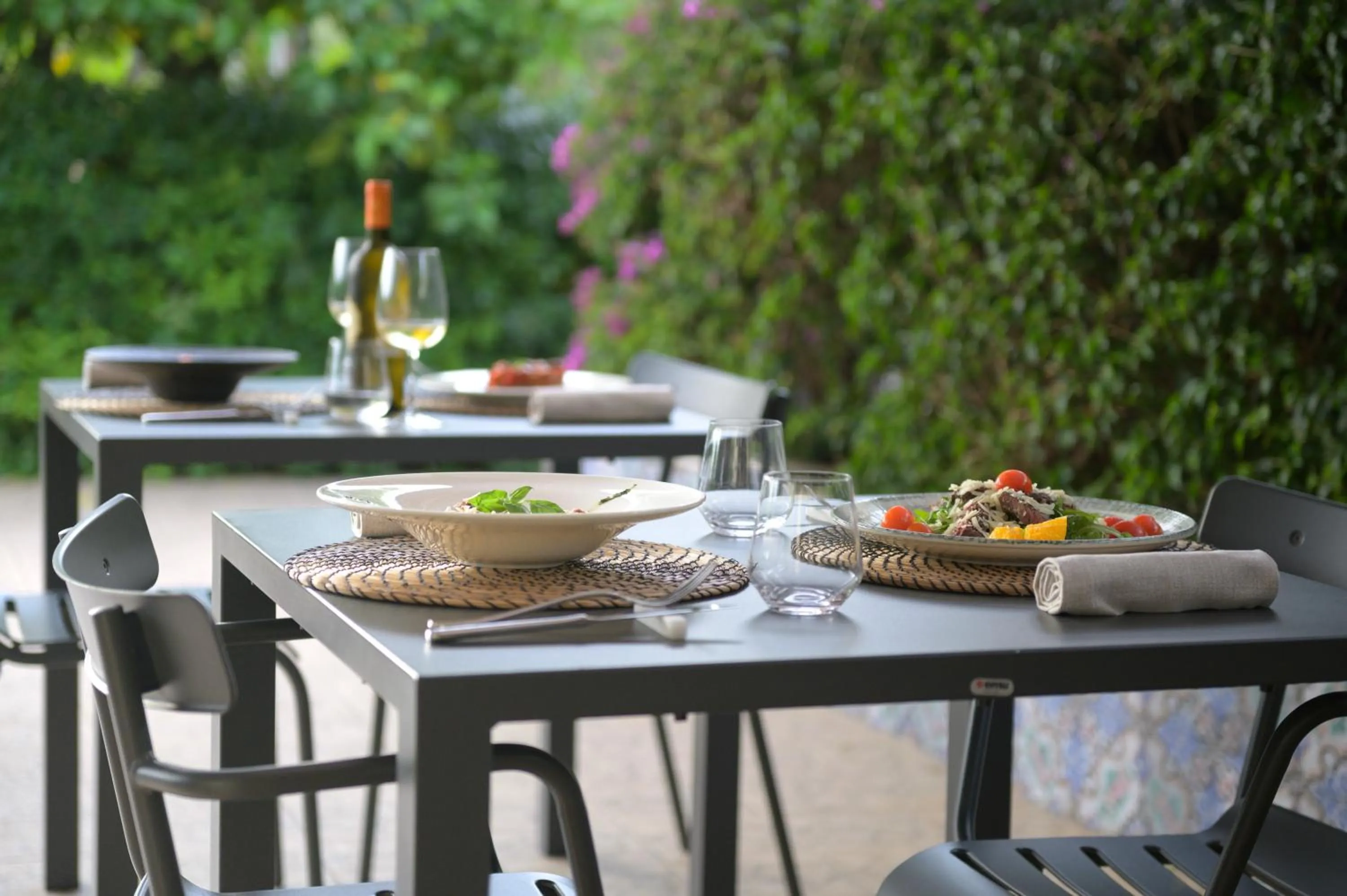 Restaurant/places to eat in Villa Felicia