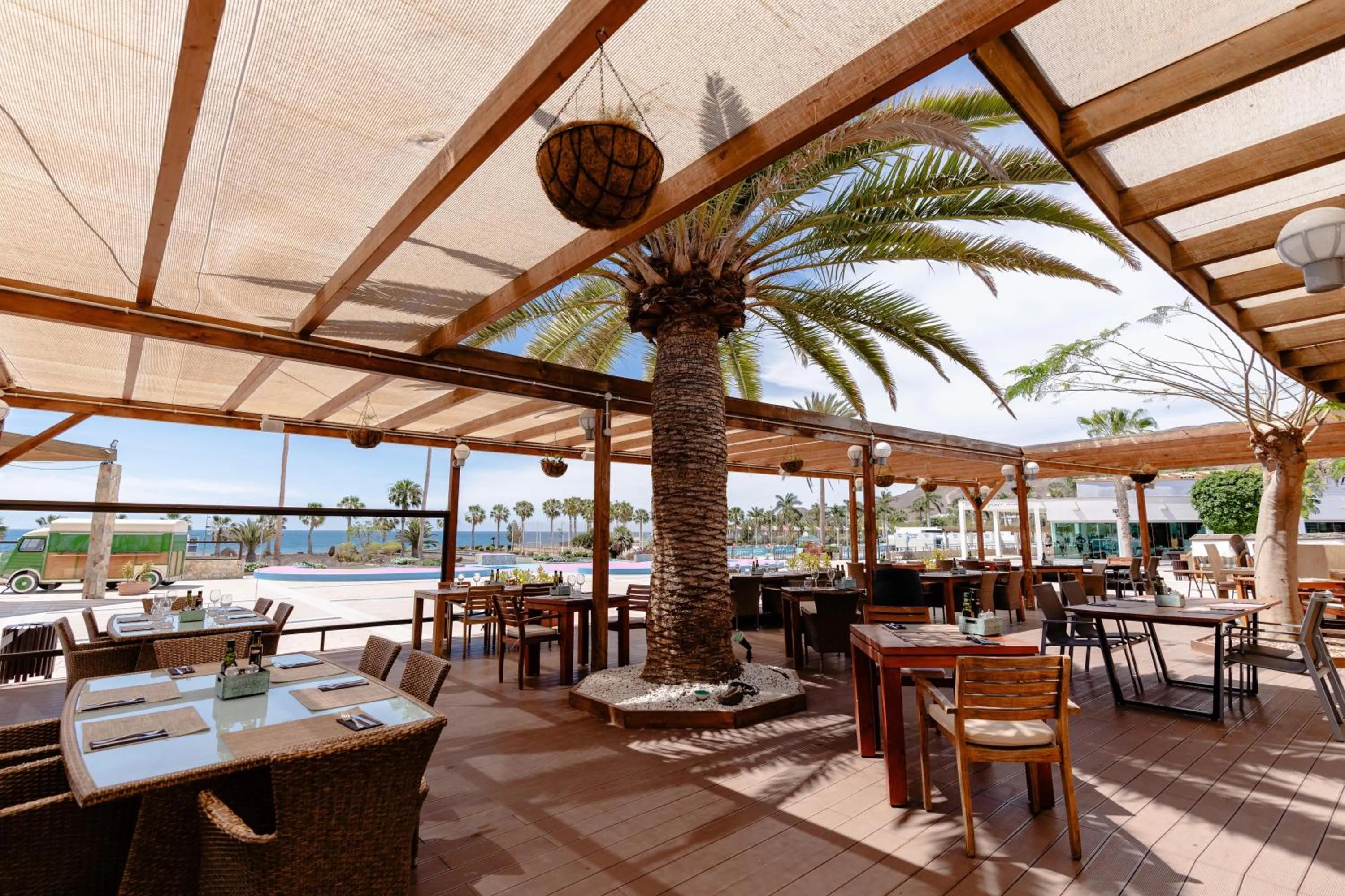 Restaurant/places to eat in Playitas Aparthotel - Sports Resort