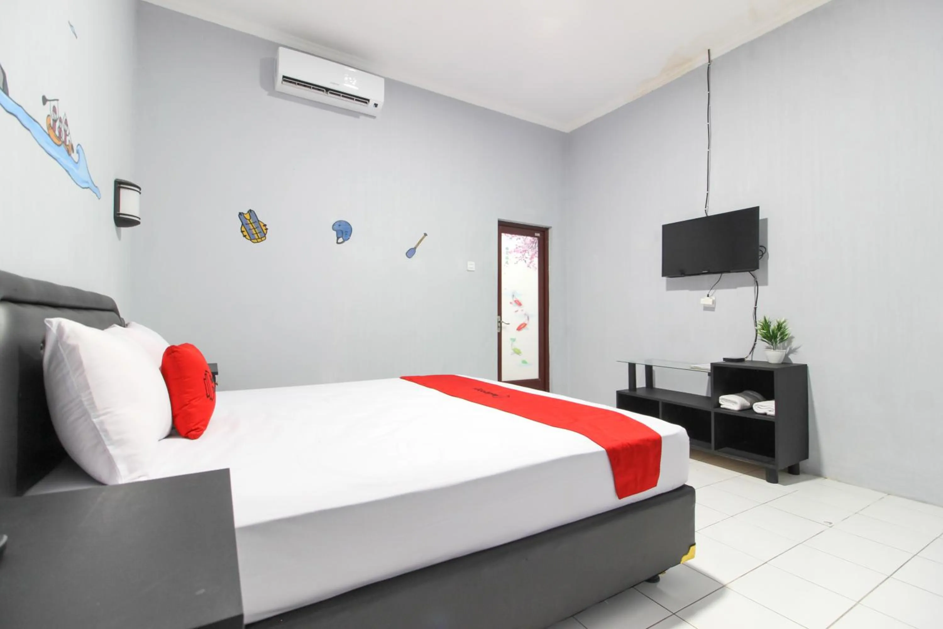 Bedroom, Bed in RedDoorz near Graha Saba UGM