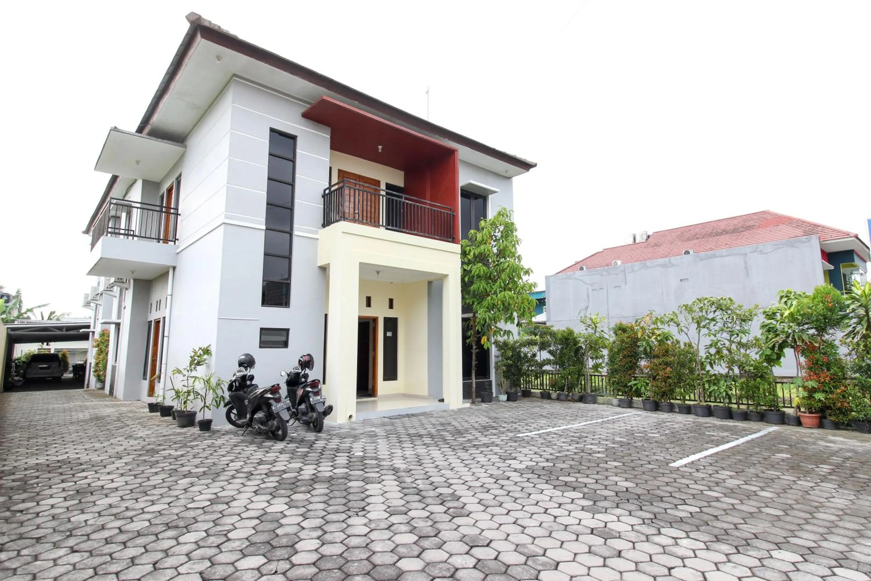 Property building in RedDoorz near Rumah Sakit Condong Catur