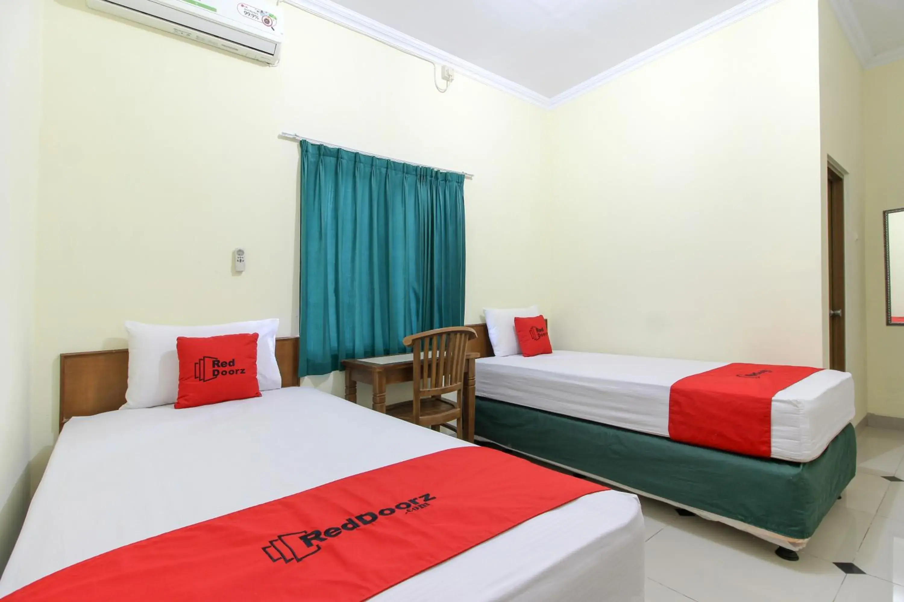Bedroom, Bed in RedDoorz near Rumah Sakit Condong Catur