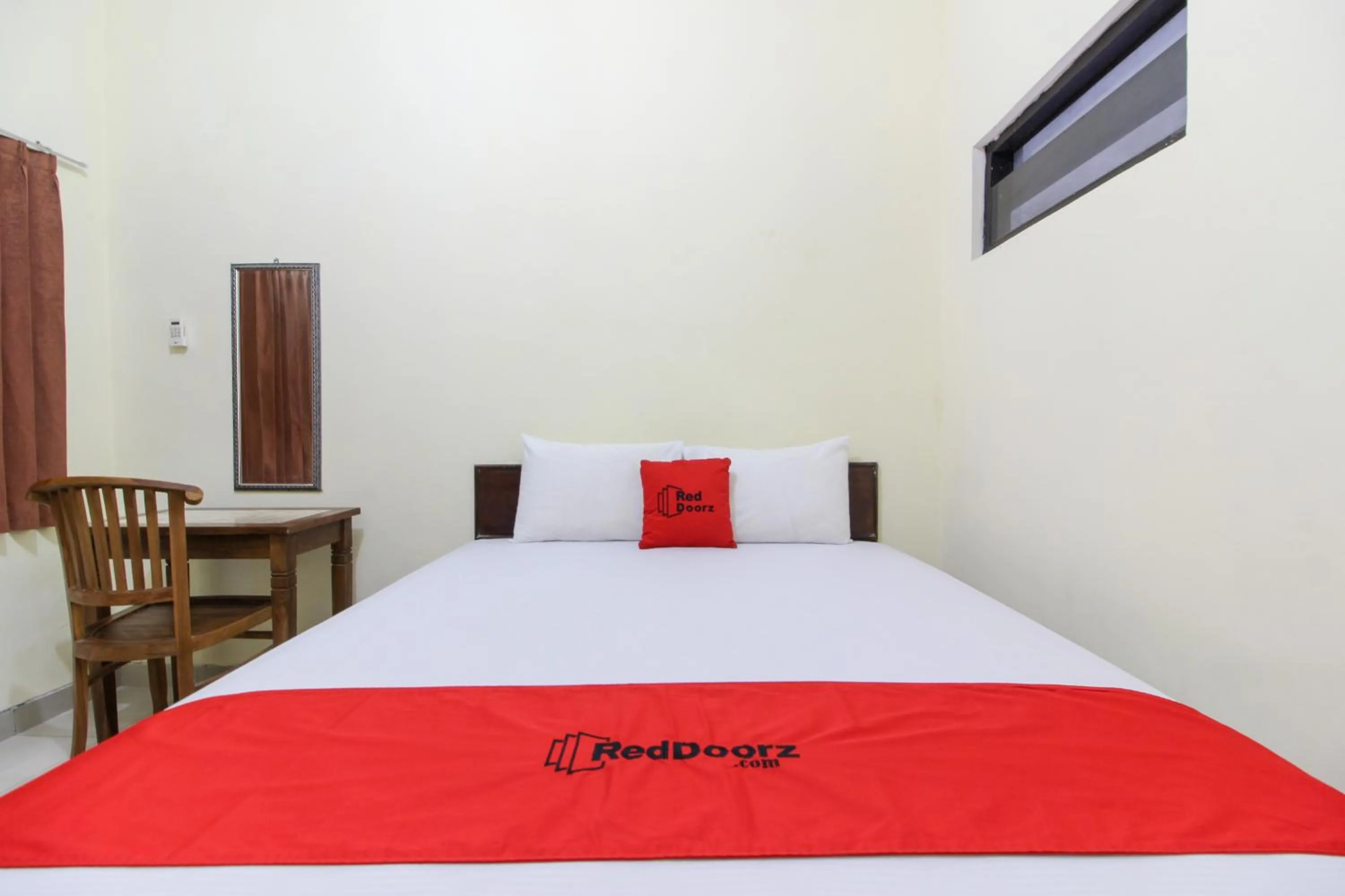 Bedroom, Bed in RedDoorz near Rumah Sakit Condong Catur