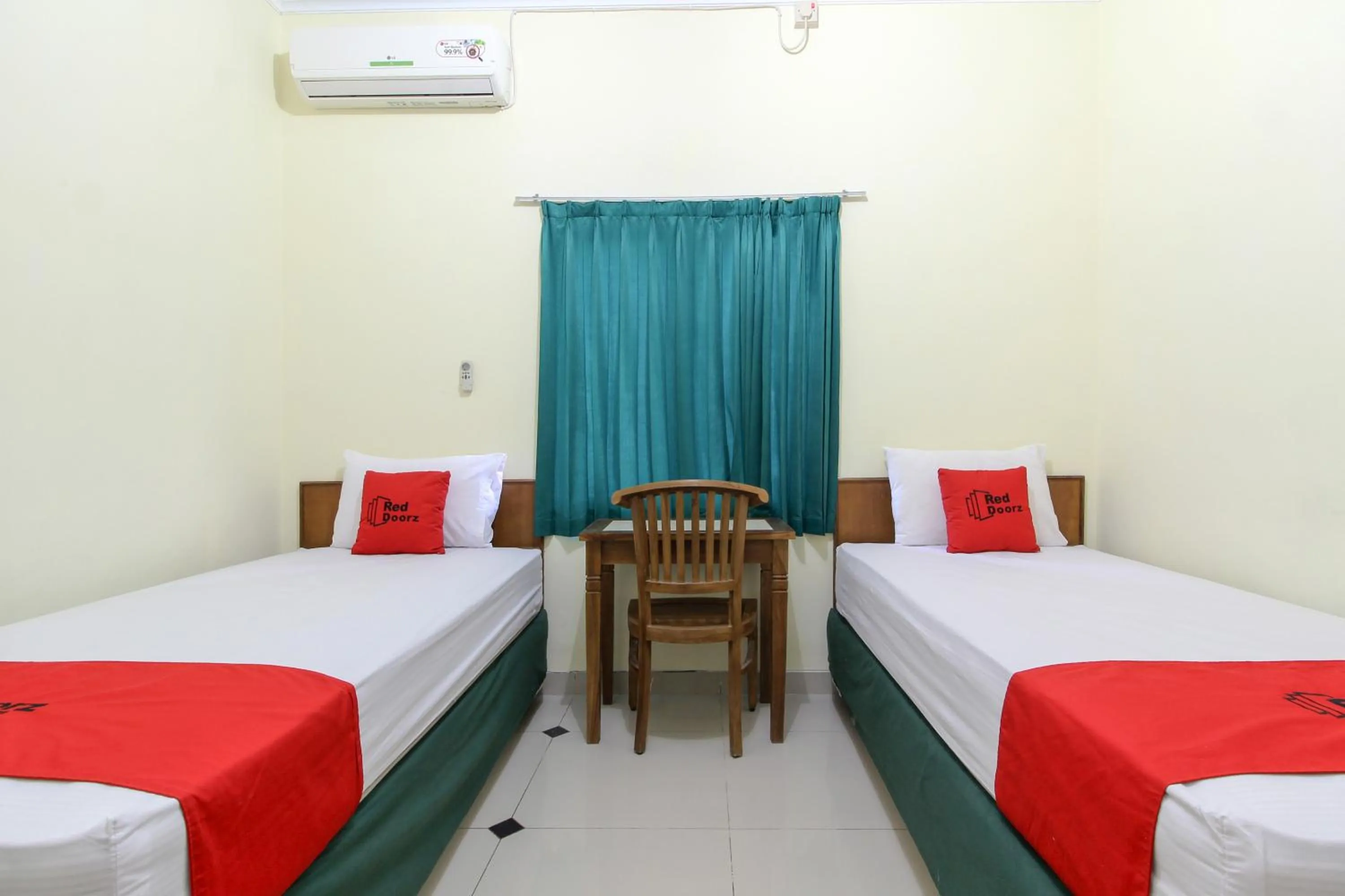 Bedroom, Bed in RedDoorz near Rumah Sakit Condong Catur