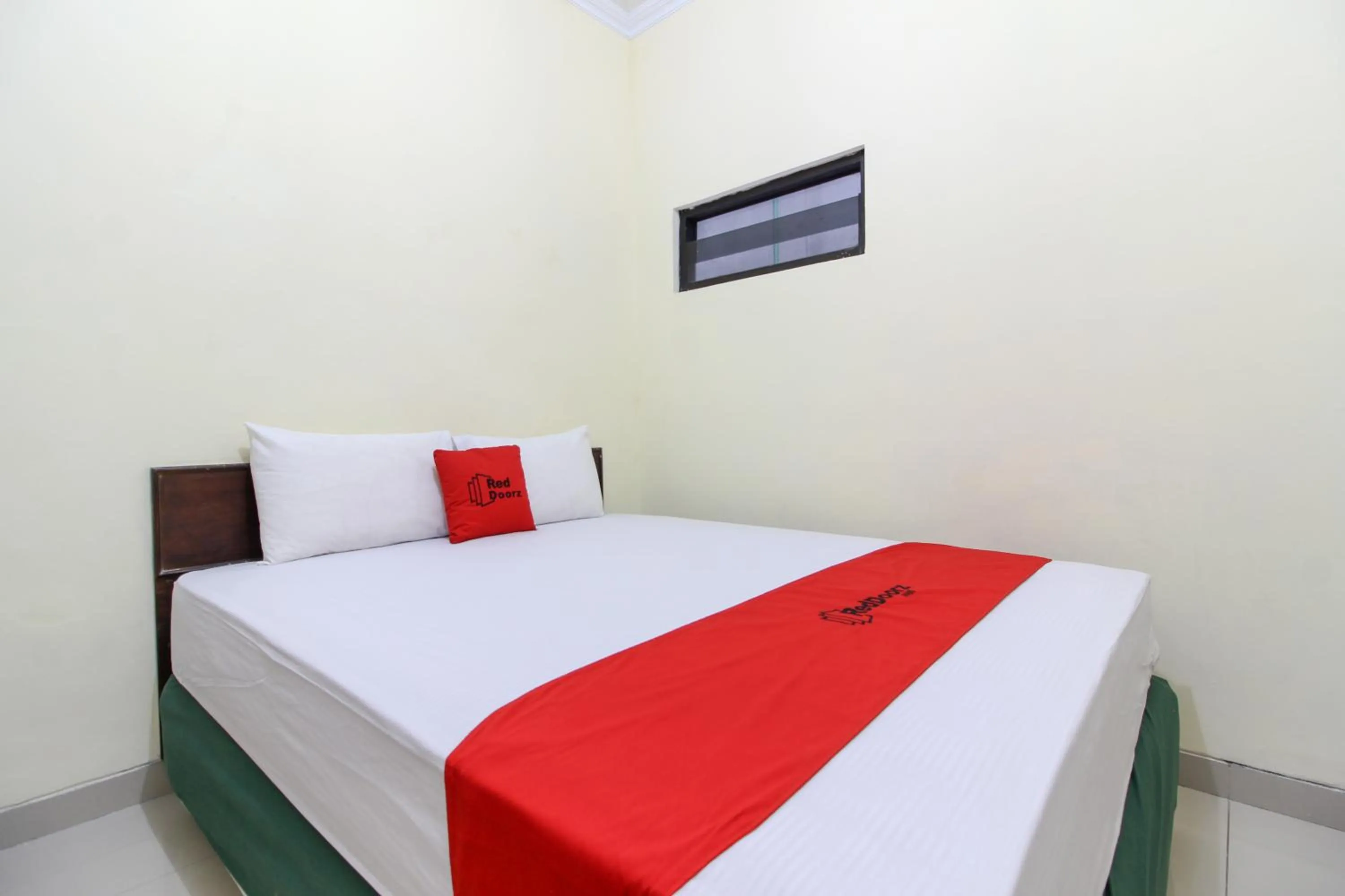 Bedroom, Bed in RedDoorz near Rumah Sakit Condong Catur