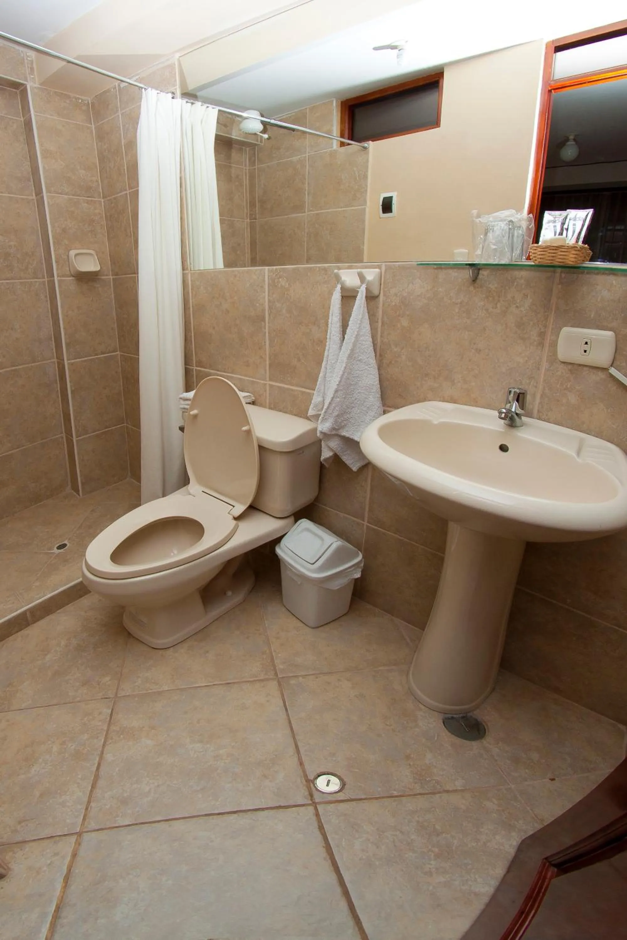 Shower in Yucay Plaza Inn