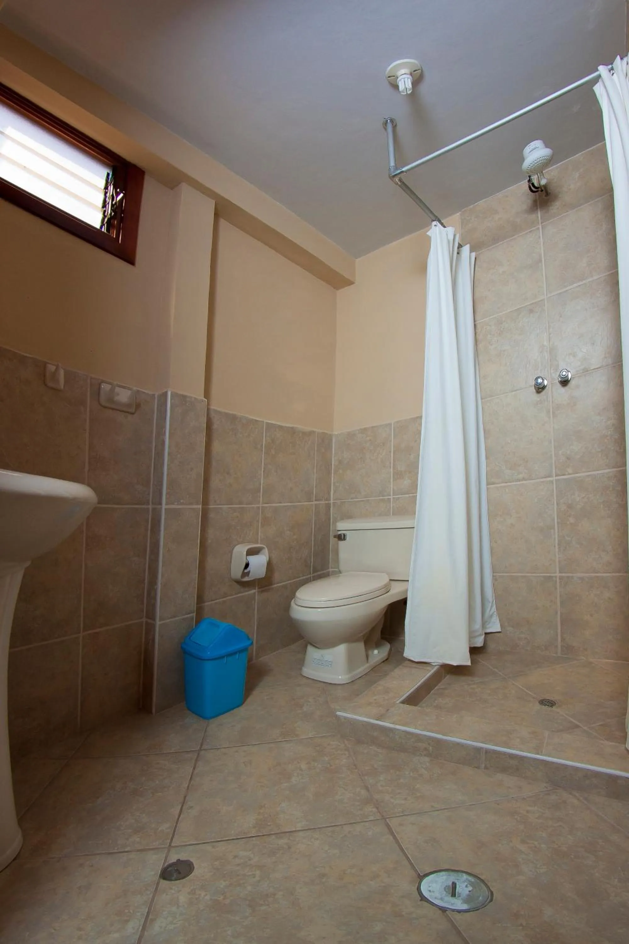 Bathroom in Yucay Plaza Inn