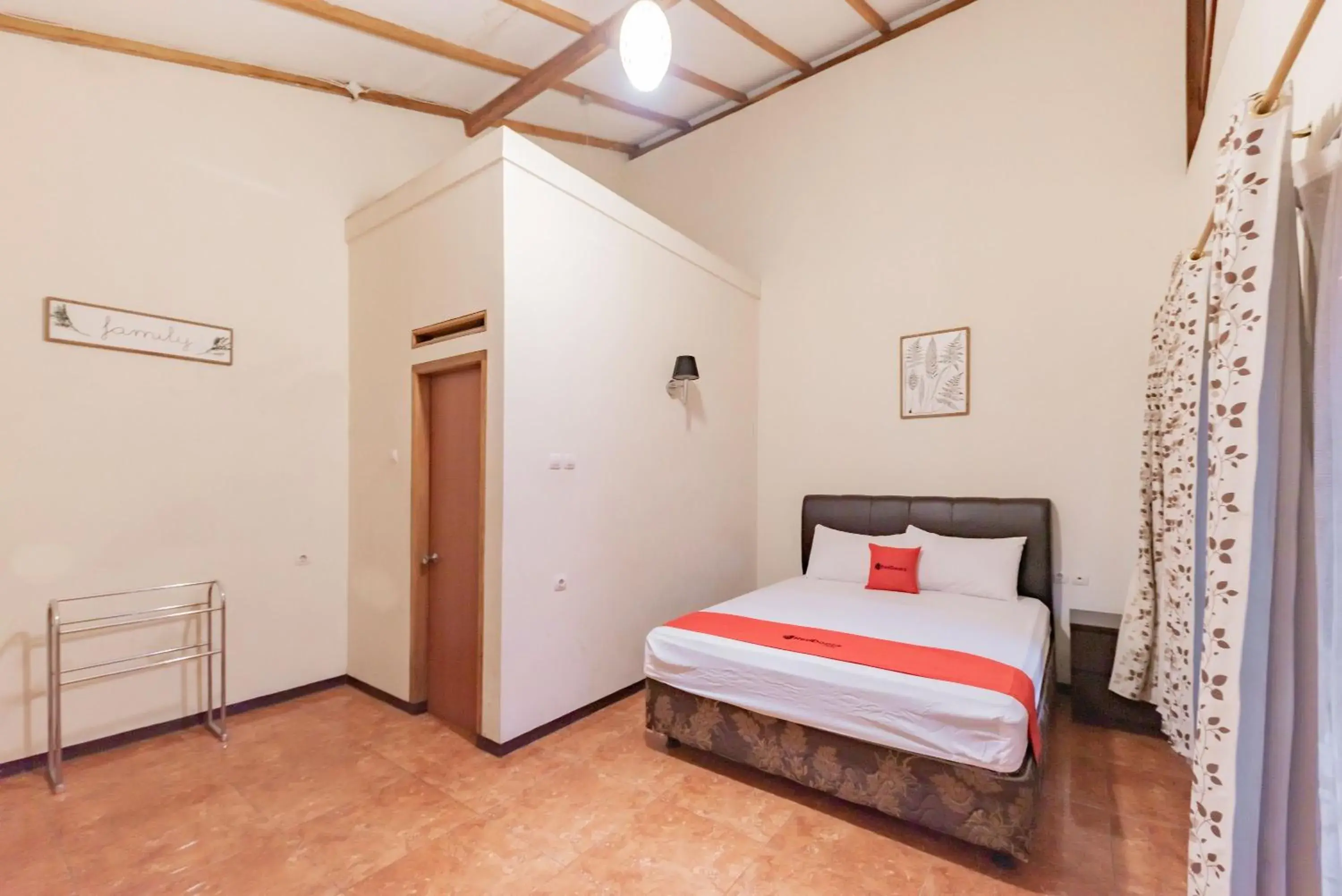 Bedroom, Bed in RedDoorz near Cikole Lembang Bedroom, Bed in RedDoorz near Cikole Lembang