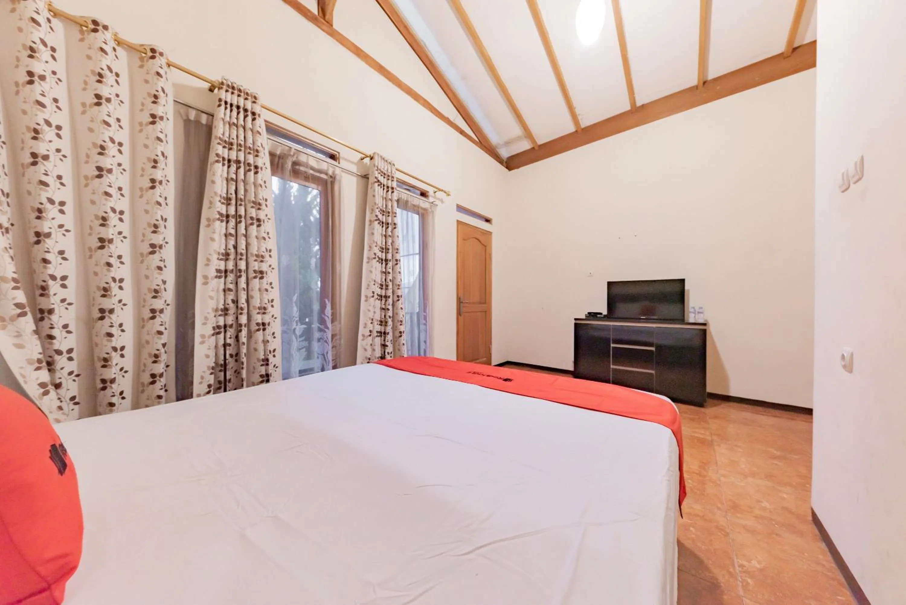 Bedroom in RedDoorz near Cikole Lembang