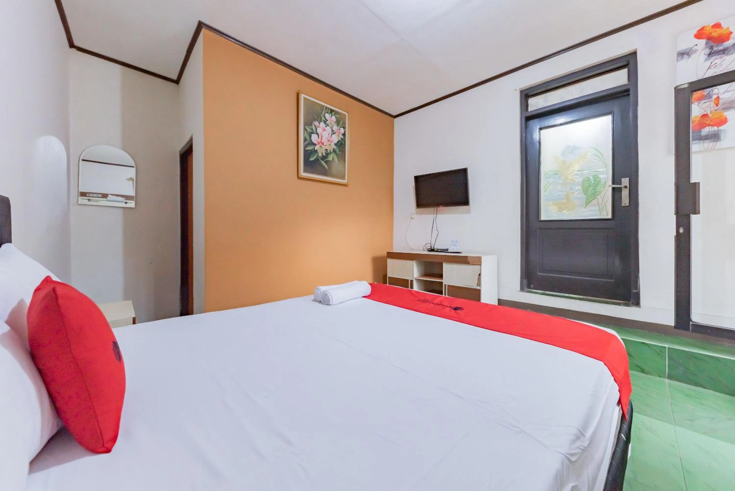 Bedroom in RedDoorz near Cikole Lembang