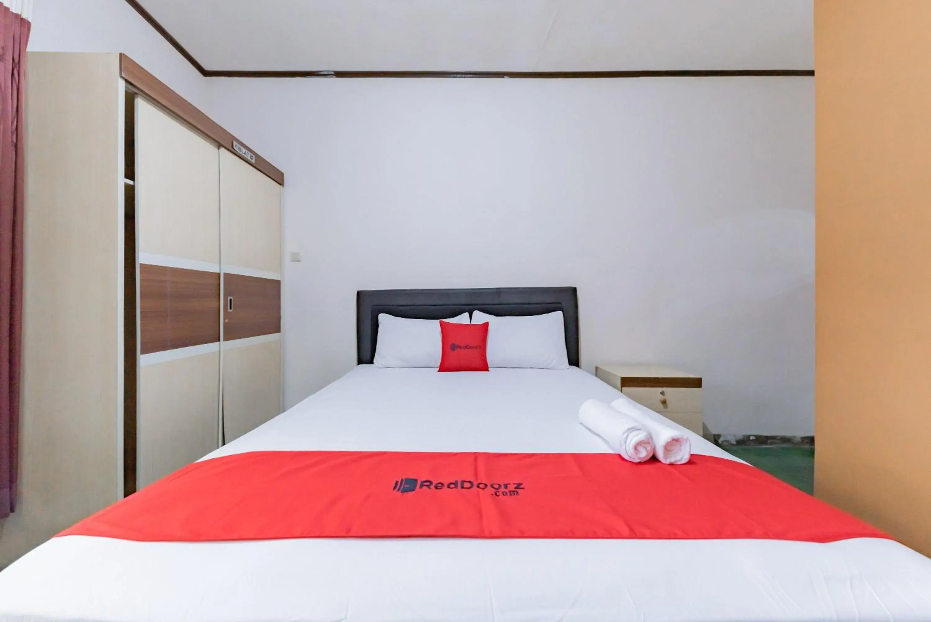Bedroom, Bed in RedDoorz near Cikole Lembang Bedroom, Bed in RedDoorz near Cikole Lembang