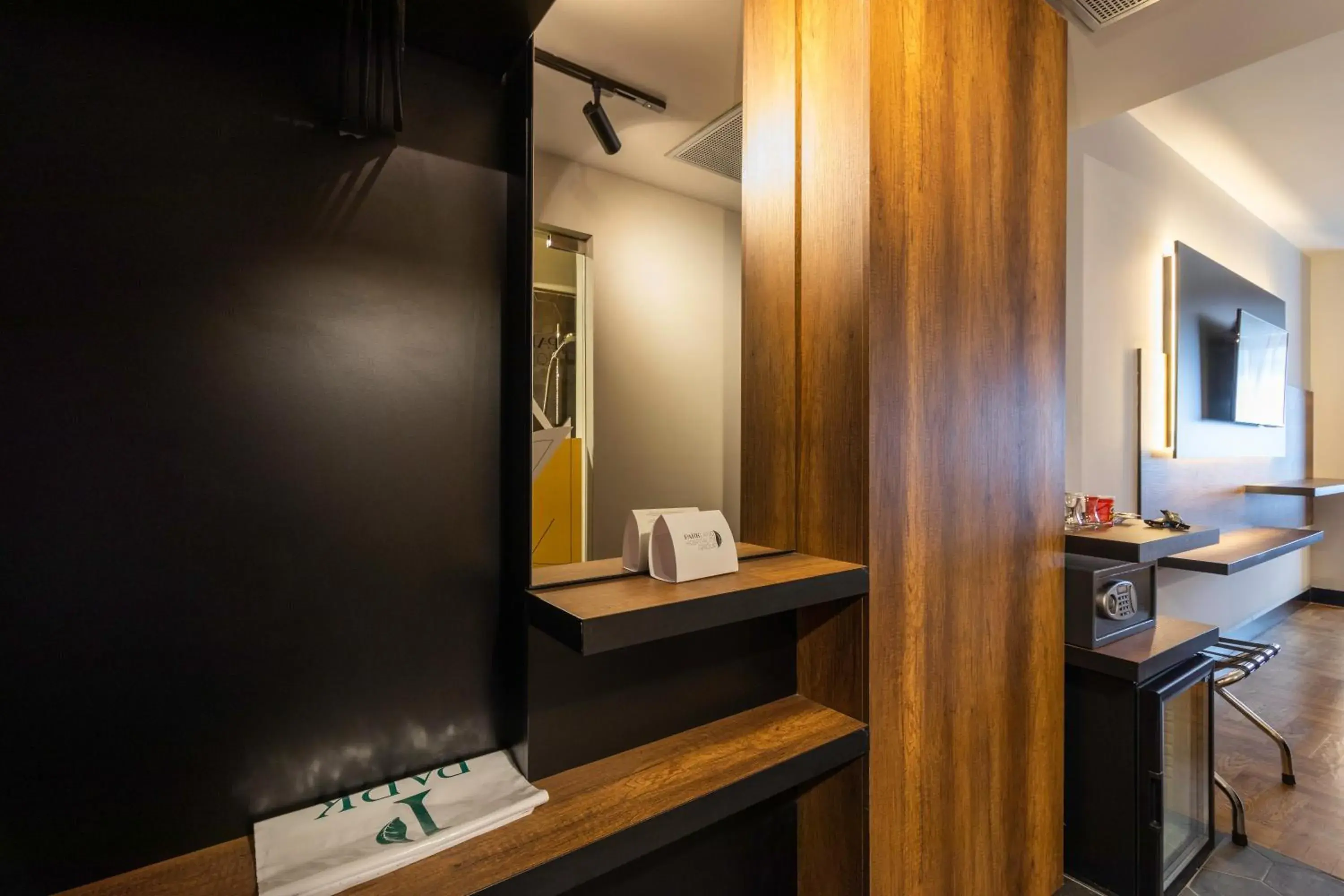 Standard Room with Balcony & River View in Next Door Park Standard Room with Balcony & River View in Next Door Park