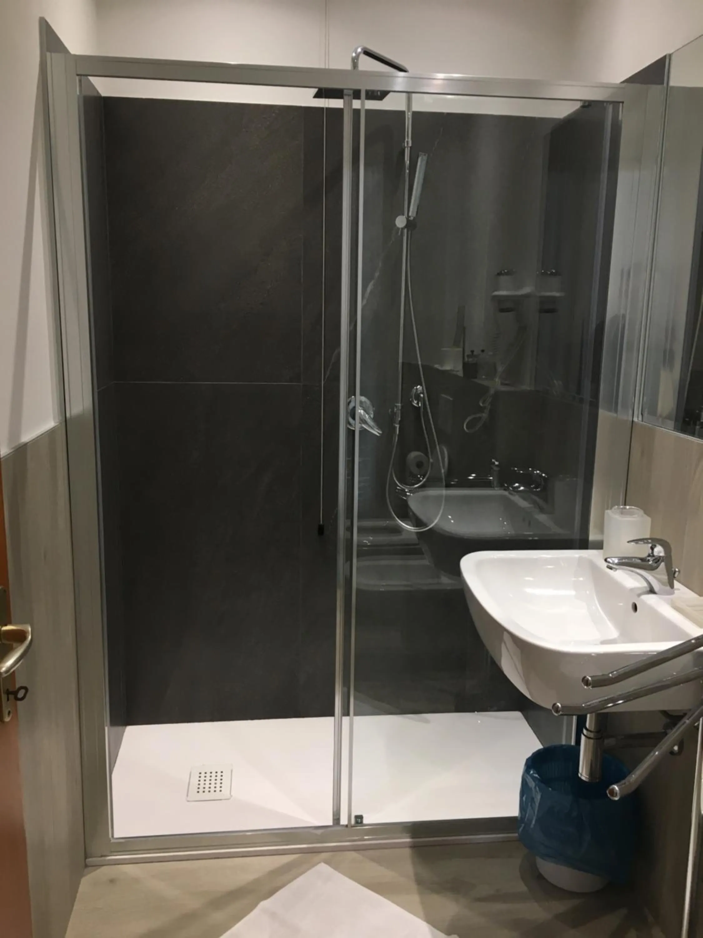 Bathroom in Hotel Centrale