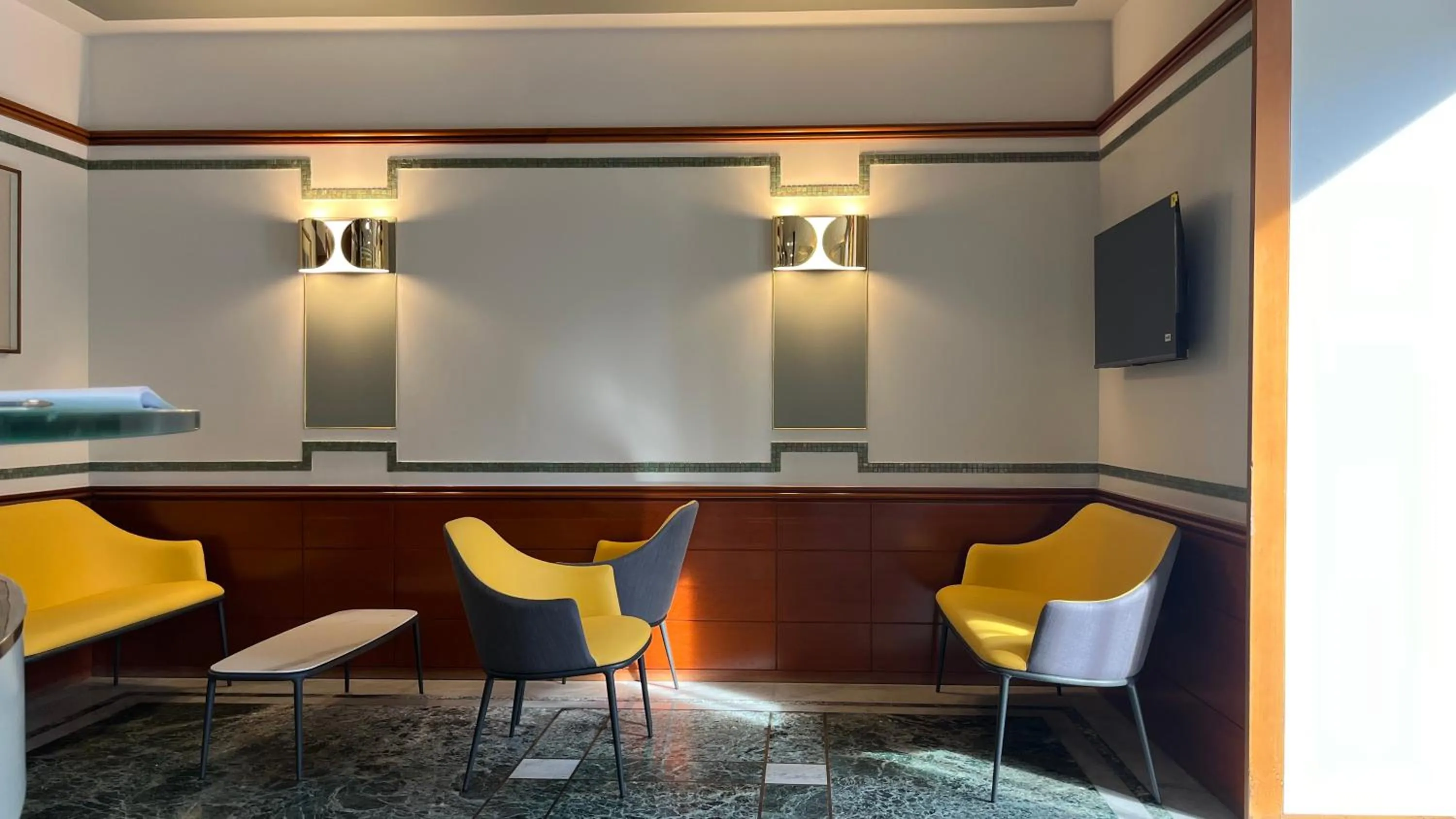 Communal lounge/ TV room in Hotel Centrale