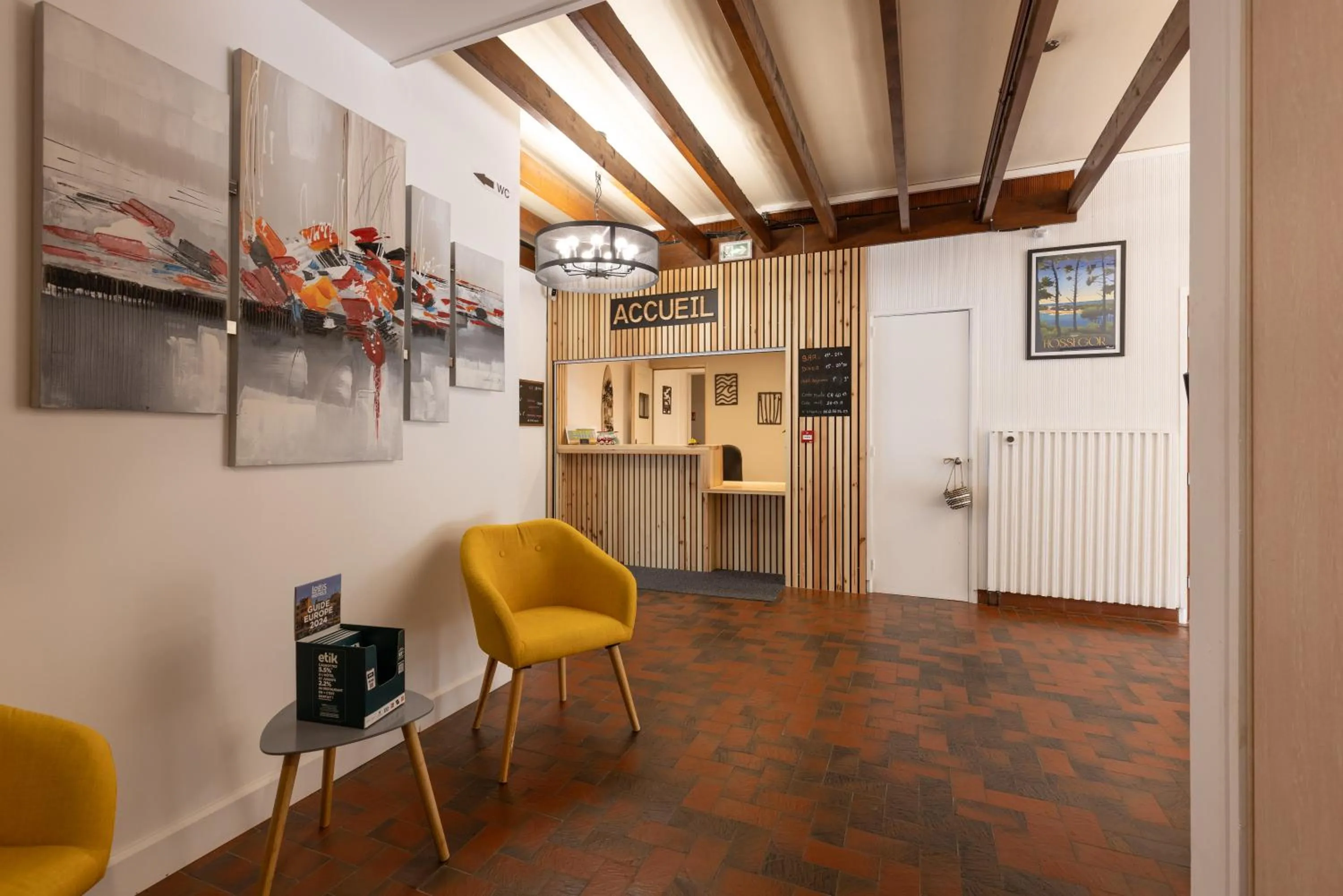 Property building in Hôtel Paris Madrid