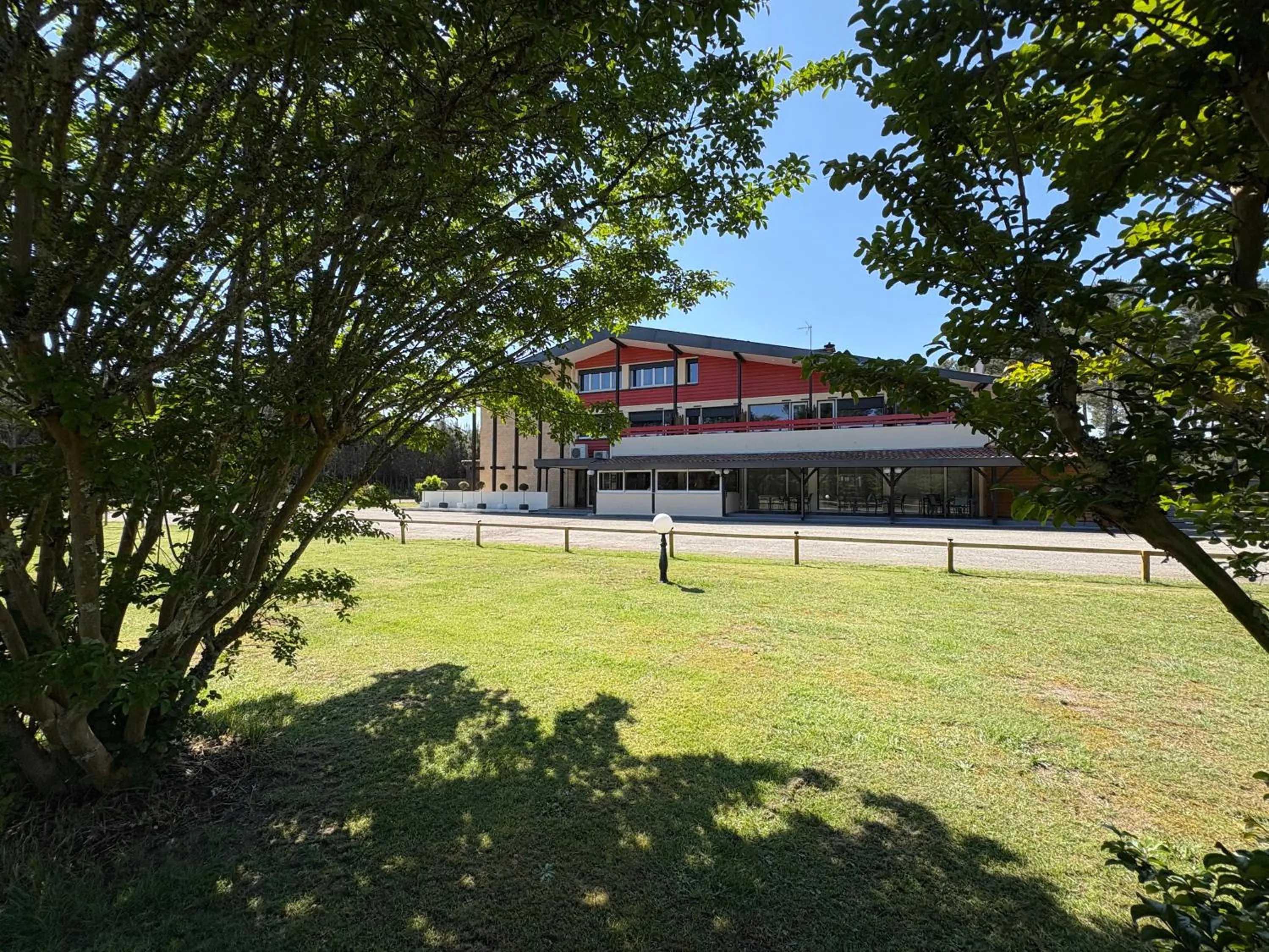 Property building in Hôtel Paris Madrid