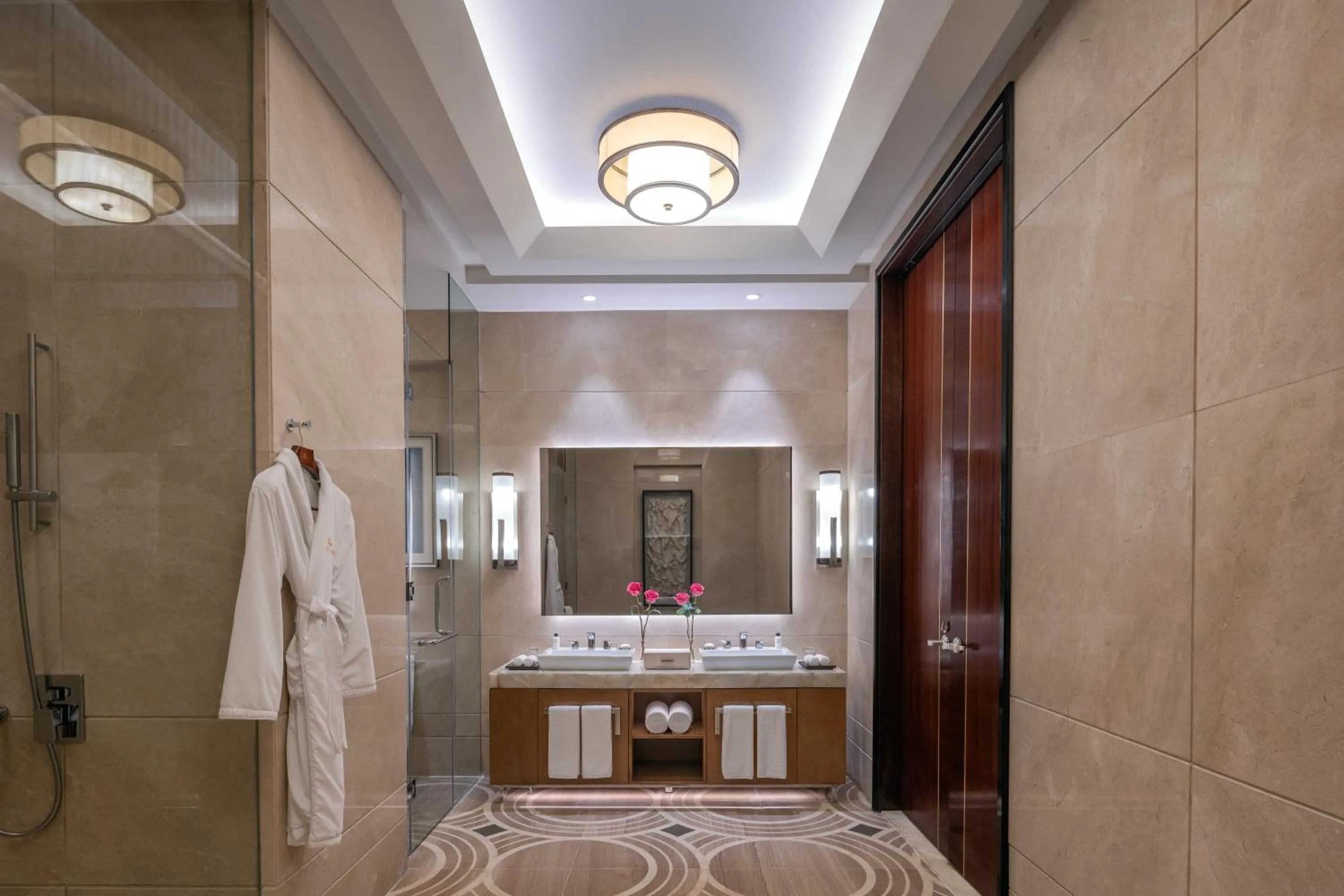 Shower in Solaire Resort Entertainment City