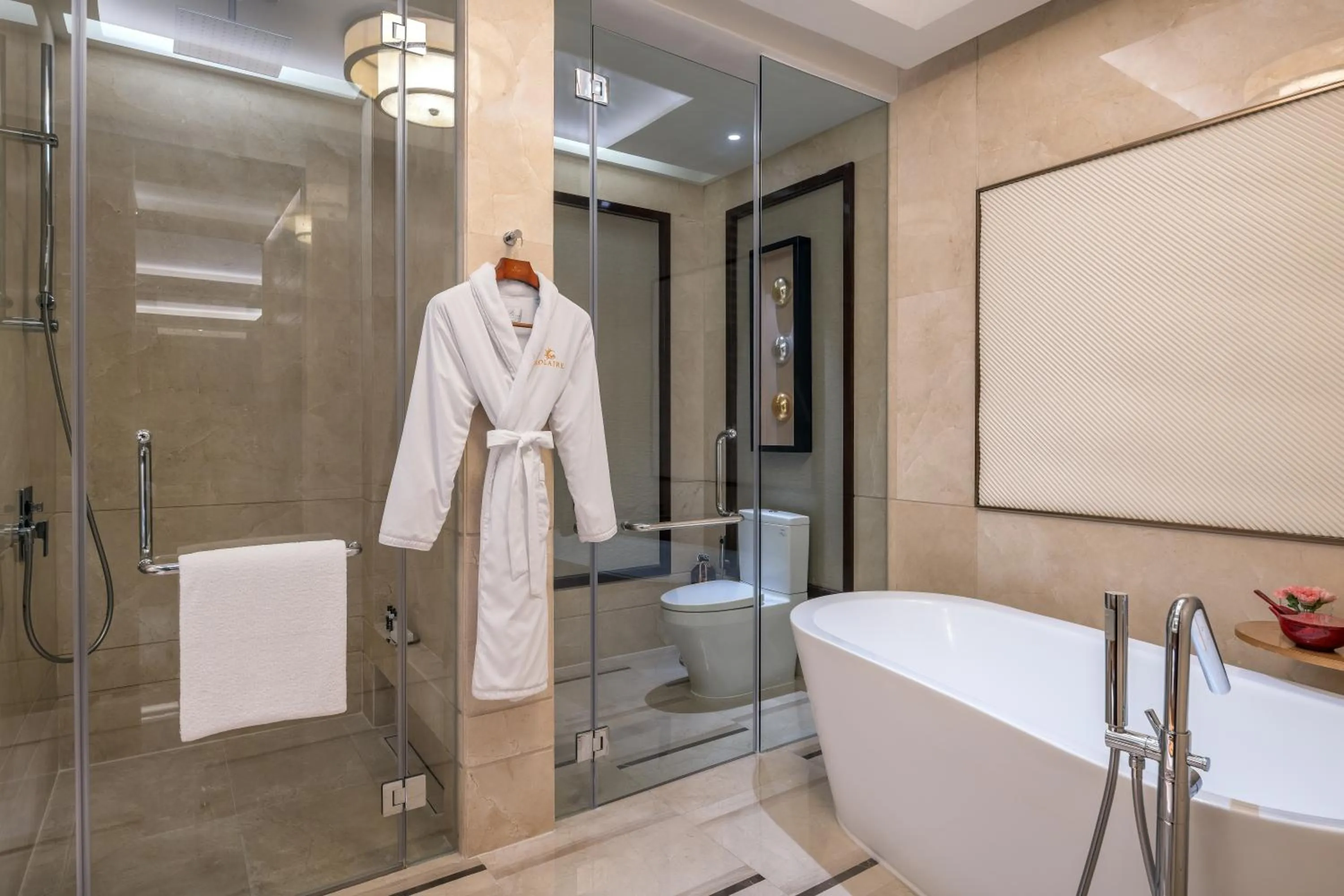 Shower in Solaire Resort Entertainment City