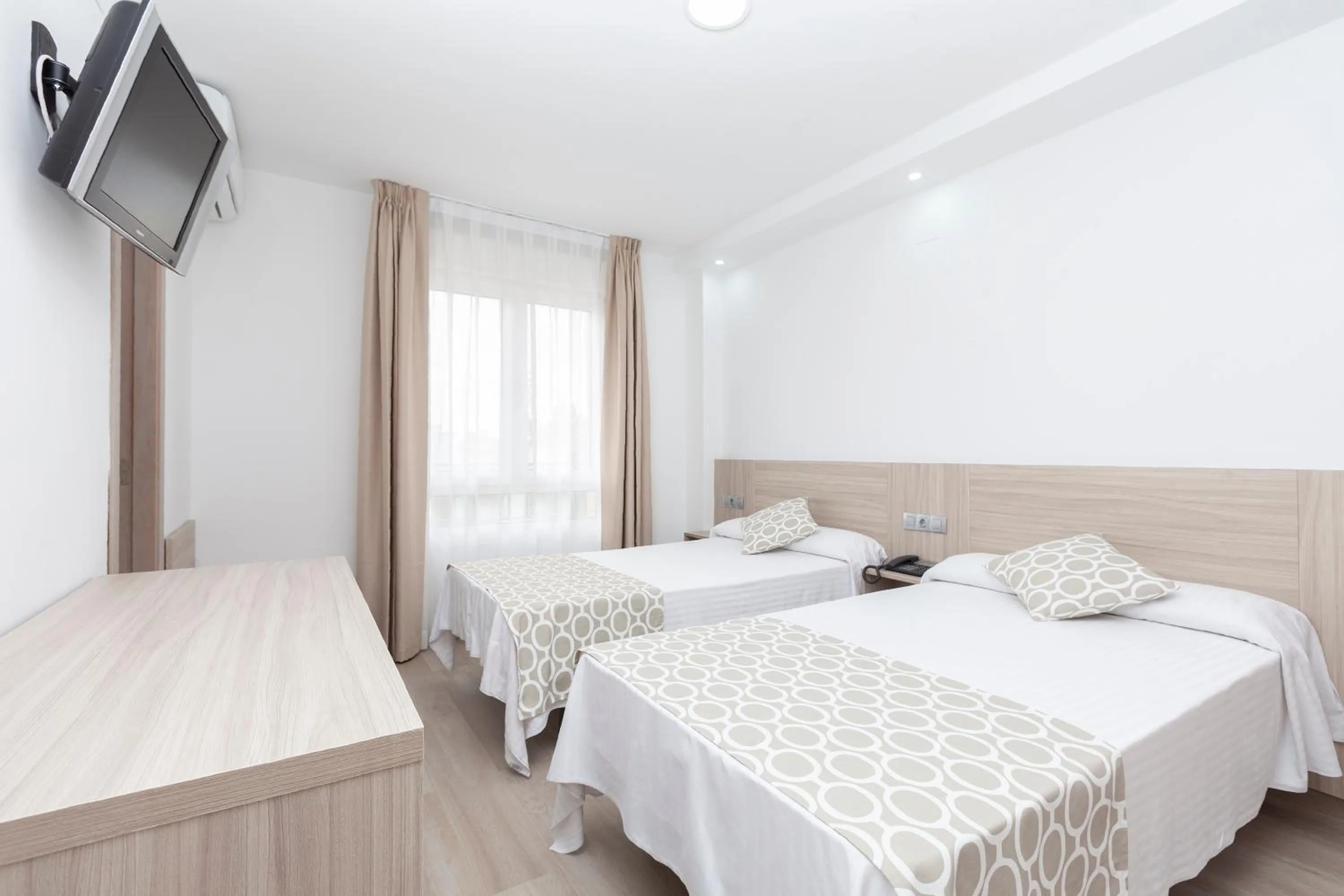 Photo of the whole room, Bed in Hotel Olympia Ronda II