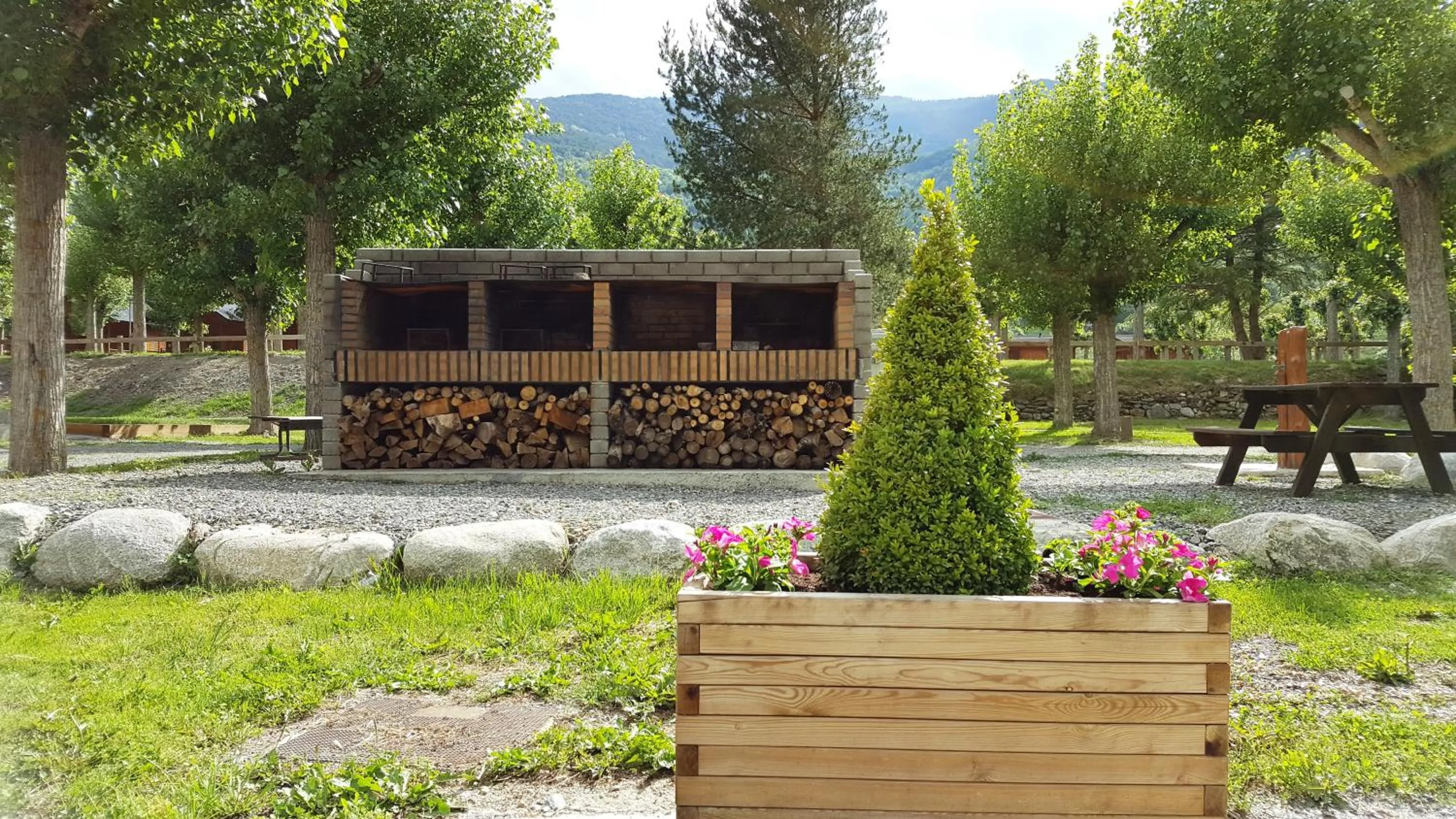 BBQ facilities in Aiguestortes Camping Resort