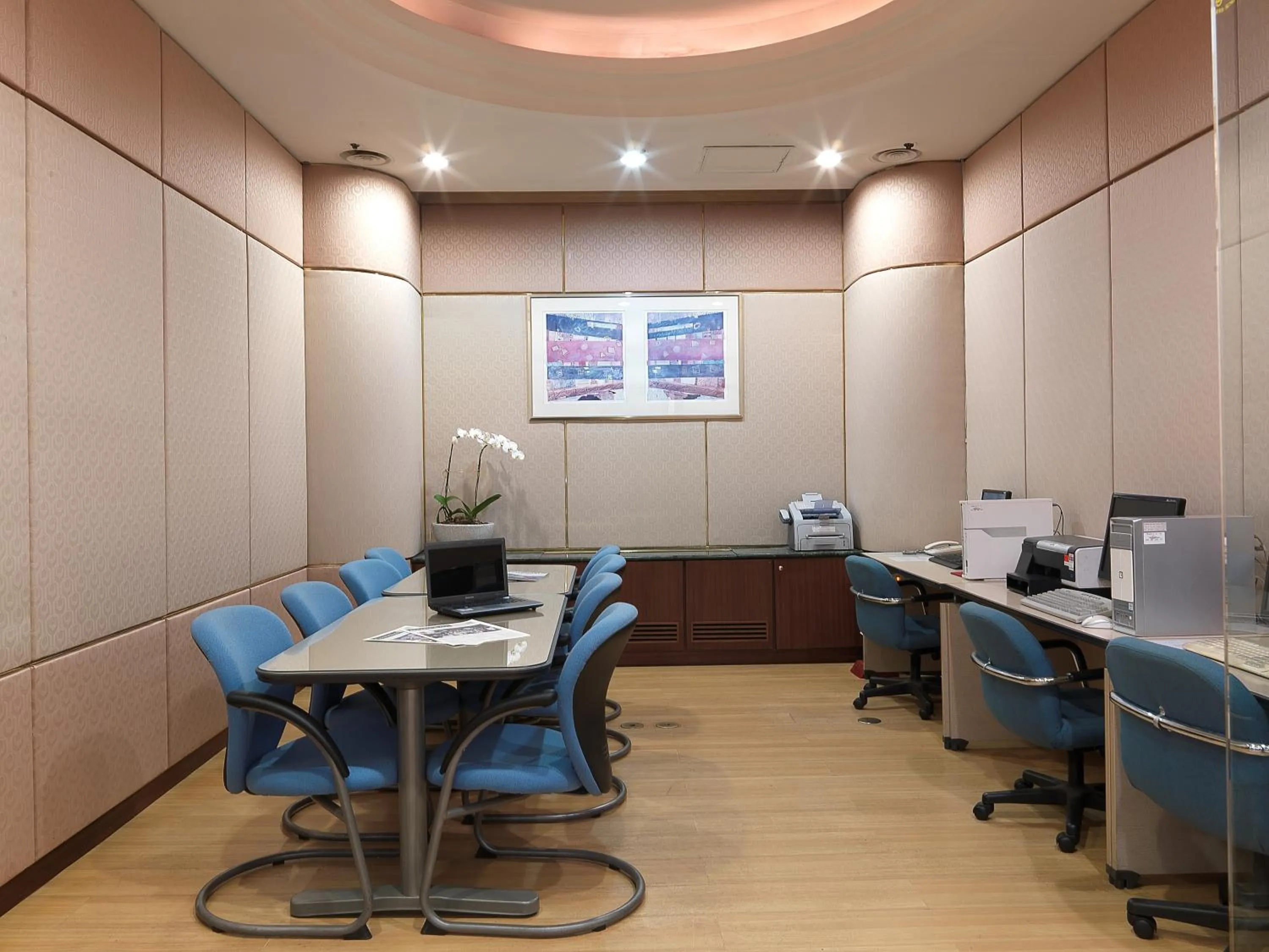 Business facilities in Hotel Paragon