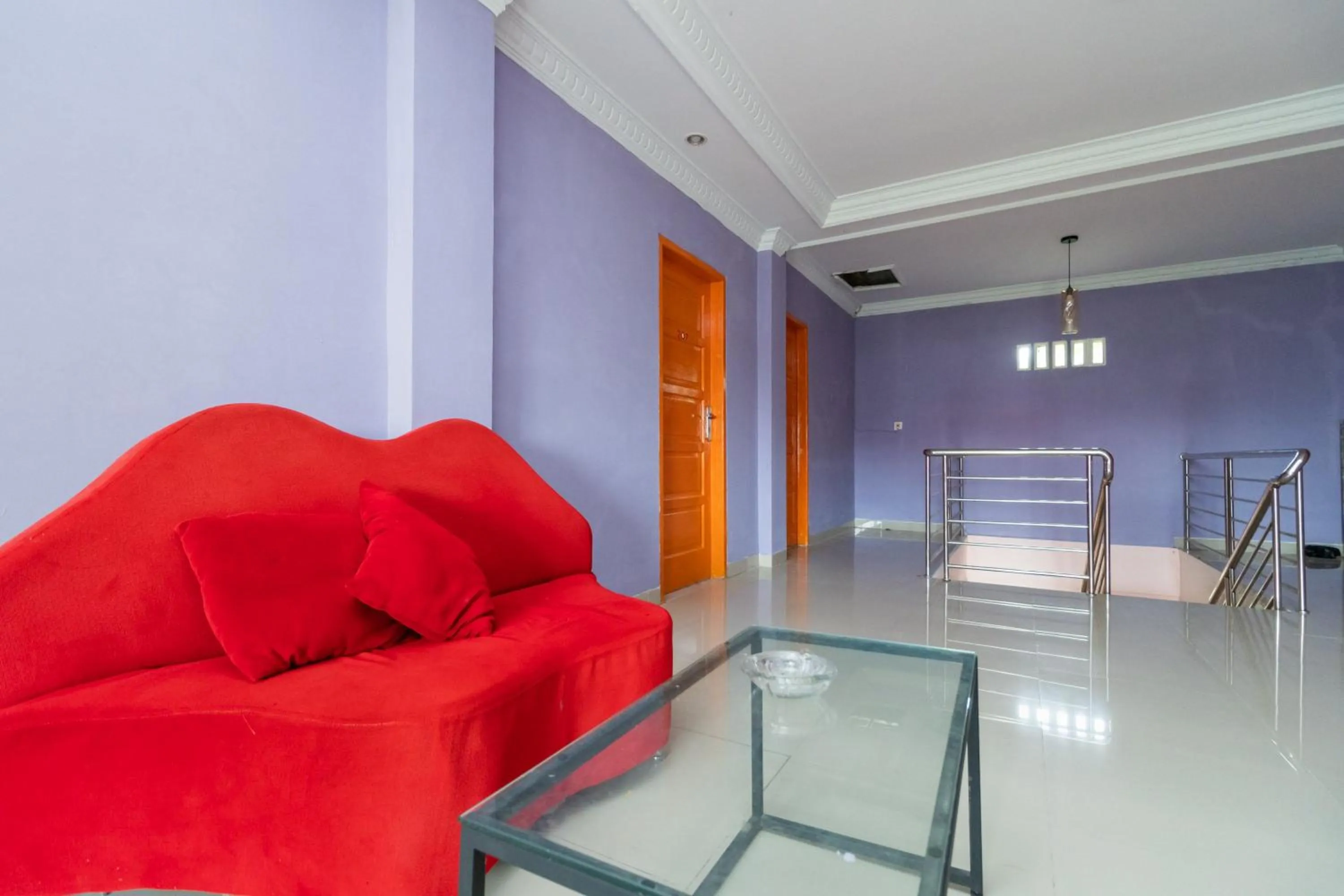 Living room in RedDoorz Syariah near Transmart Padang