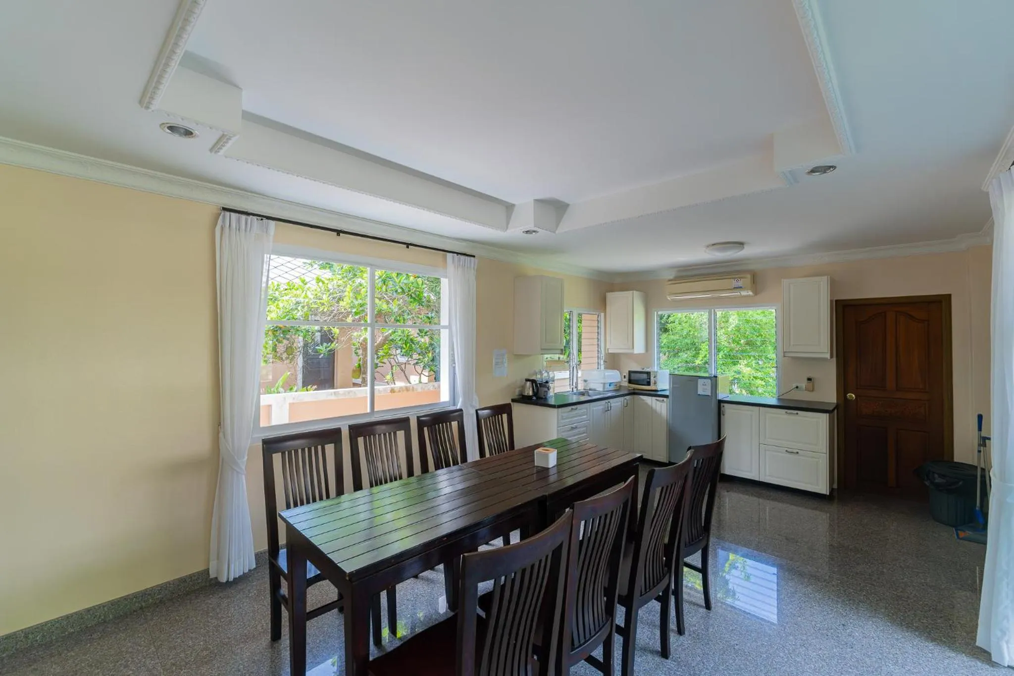 Restaurant/places to eat in Baan Faa Talaychan Resort