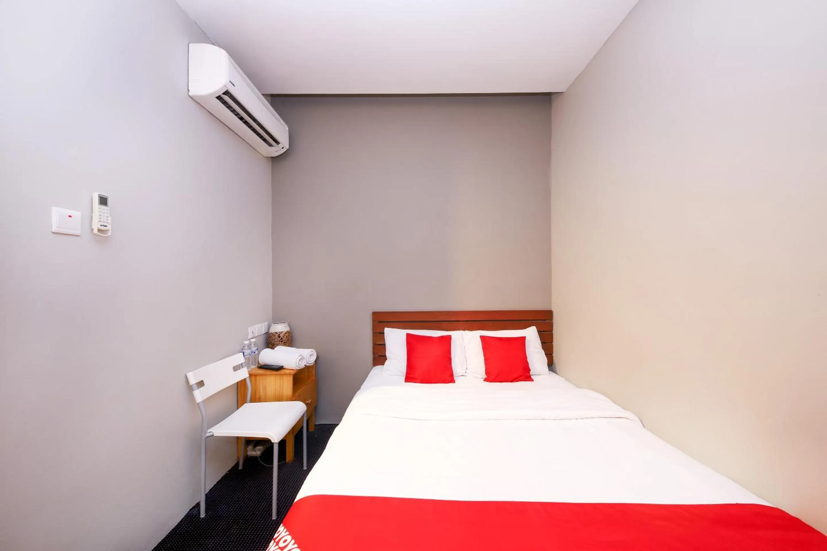 Bedroom, Bed in Hotel O Hills Residence