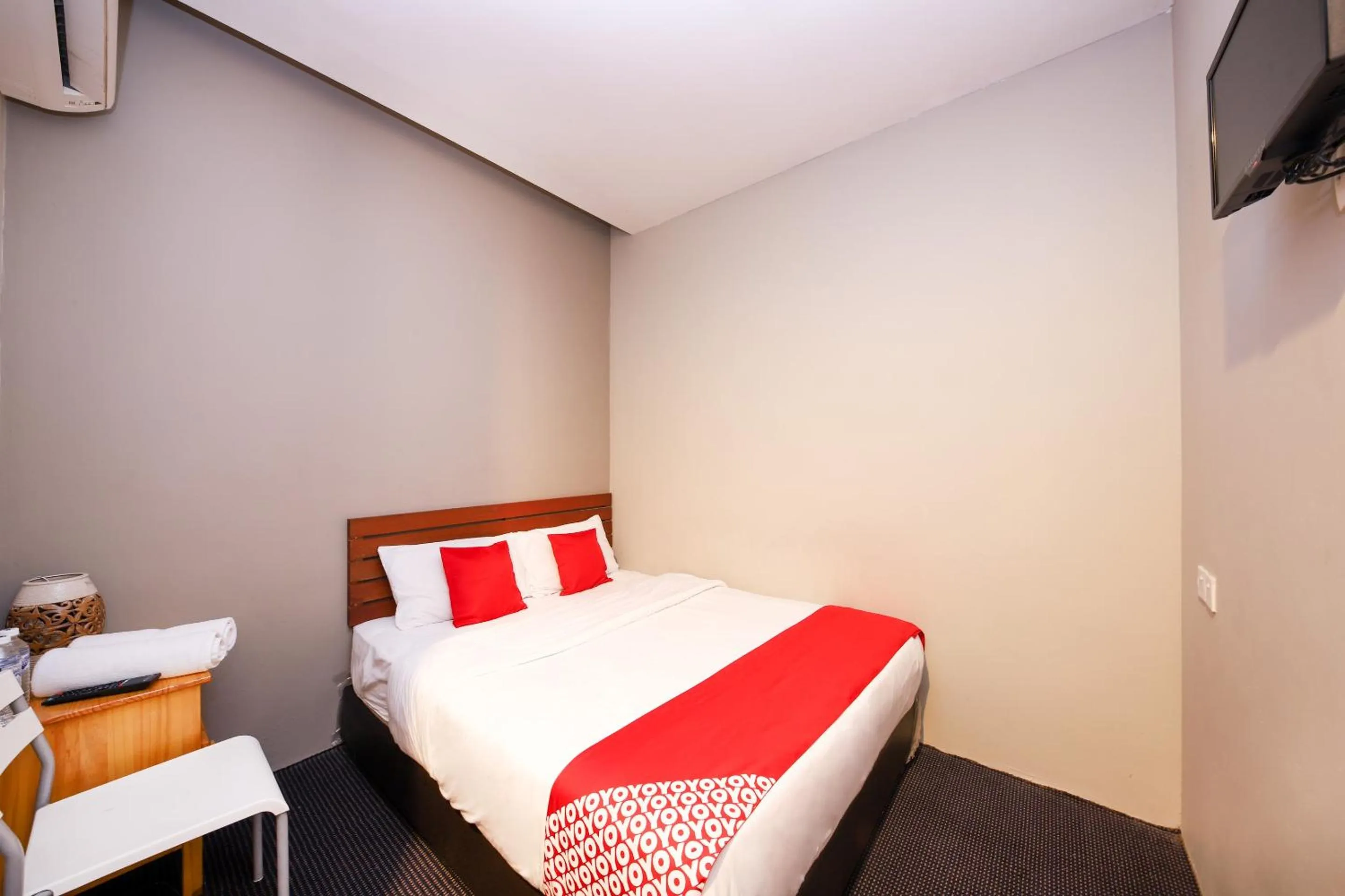 Bedroom, Bed in Hotel O Hills Residence