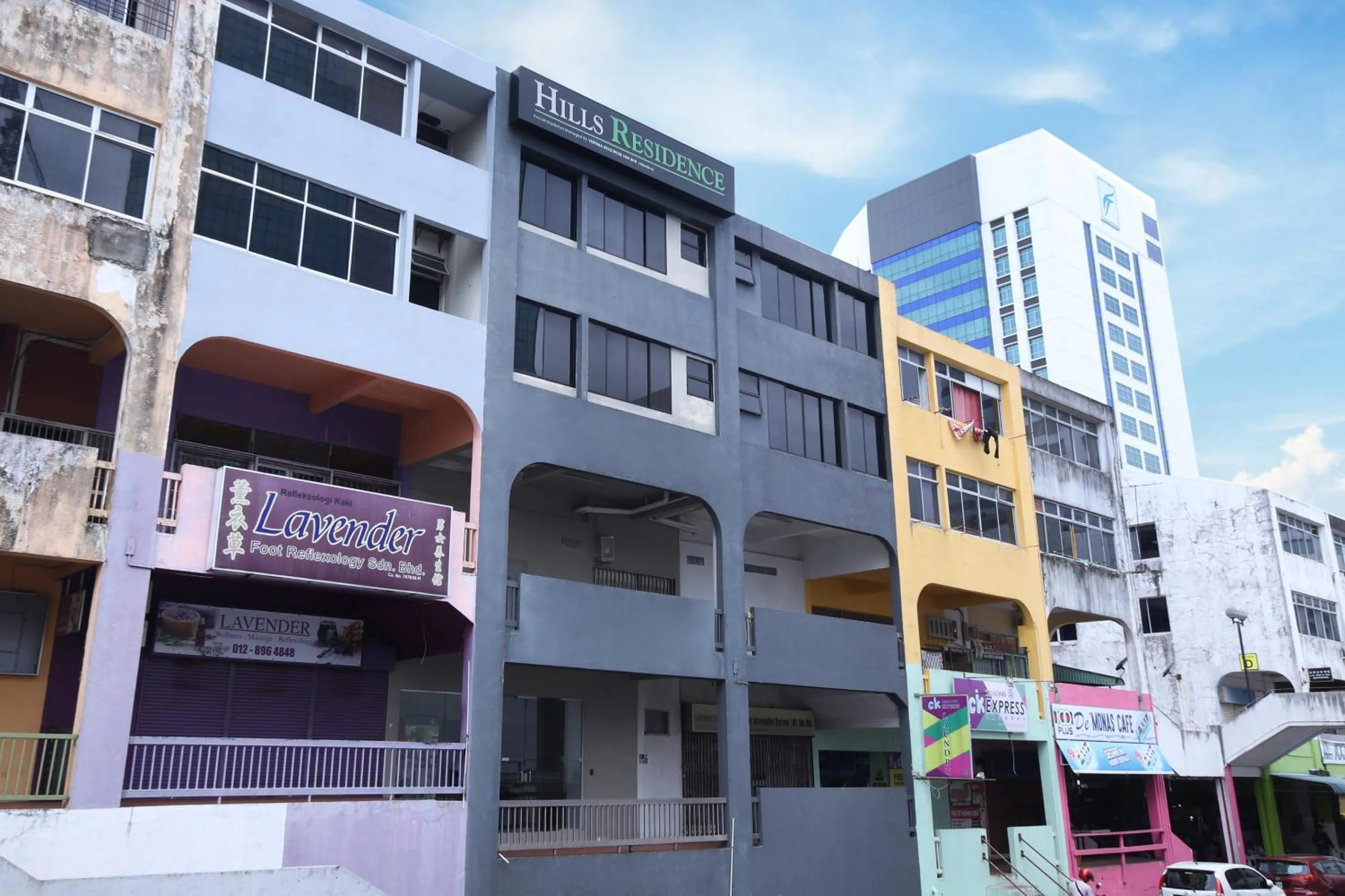 Facade/entrance in Hotel O Hills Residence