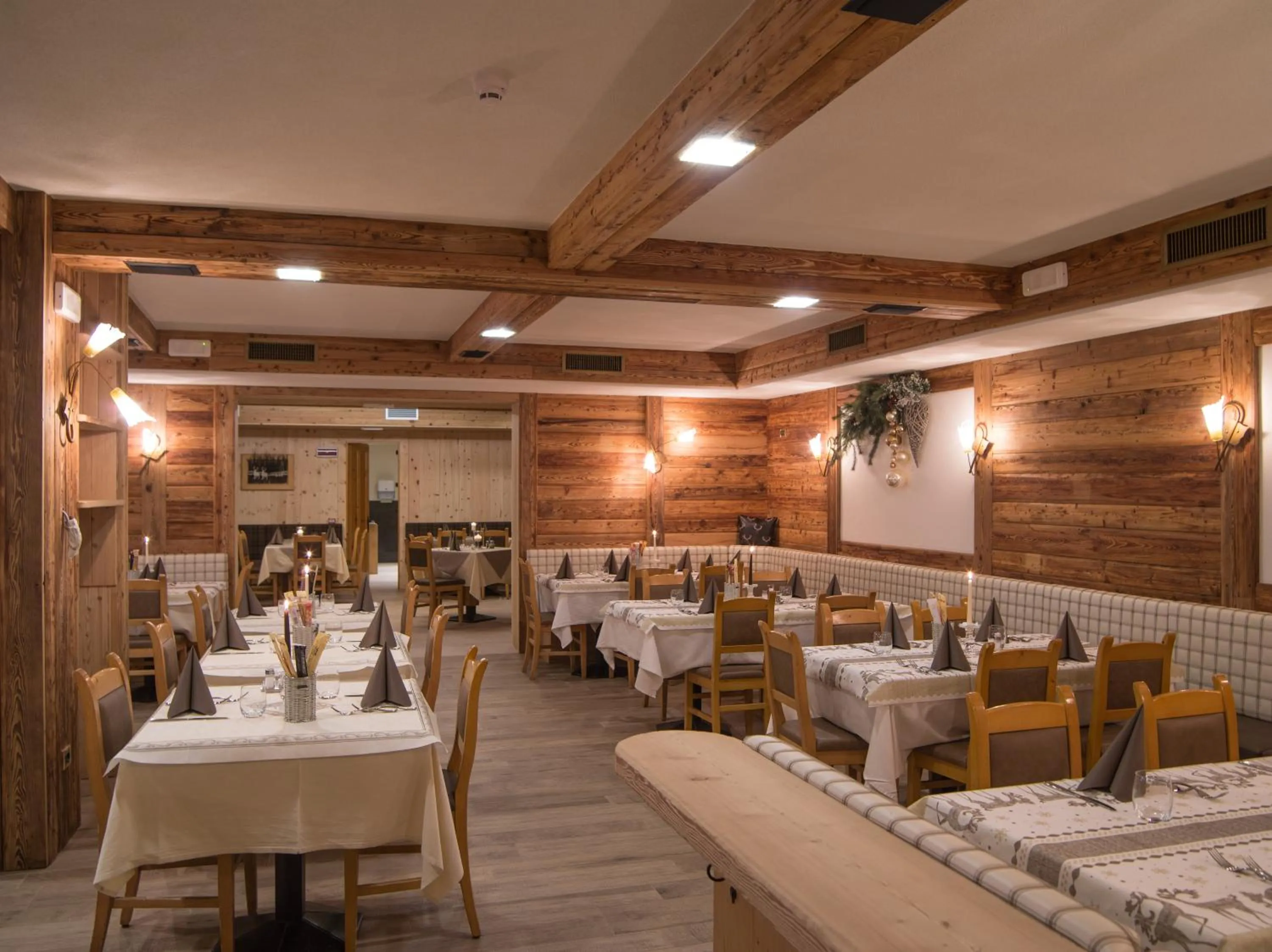 Restaurant/places to eat in Hotel Amerikan