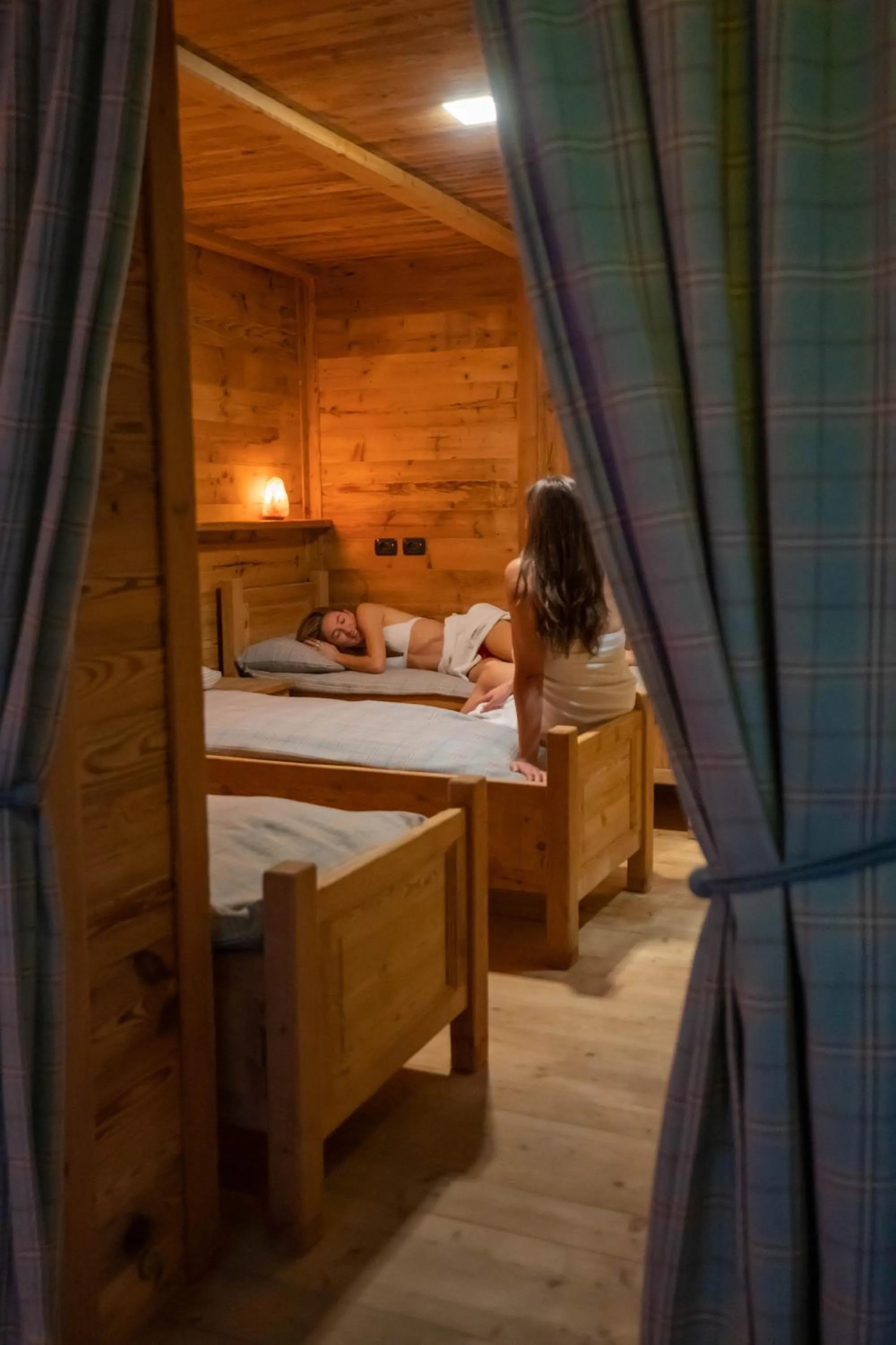 Spa and wellness centre/facilities, Bed in Hotel Amerikan