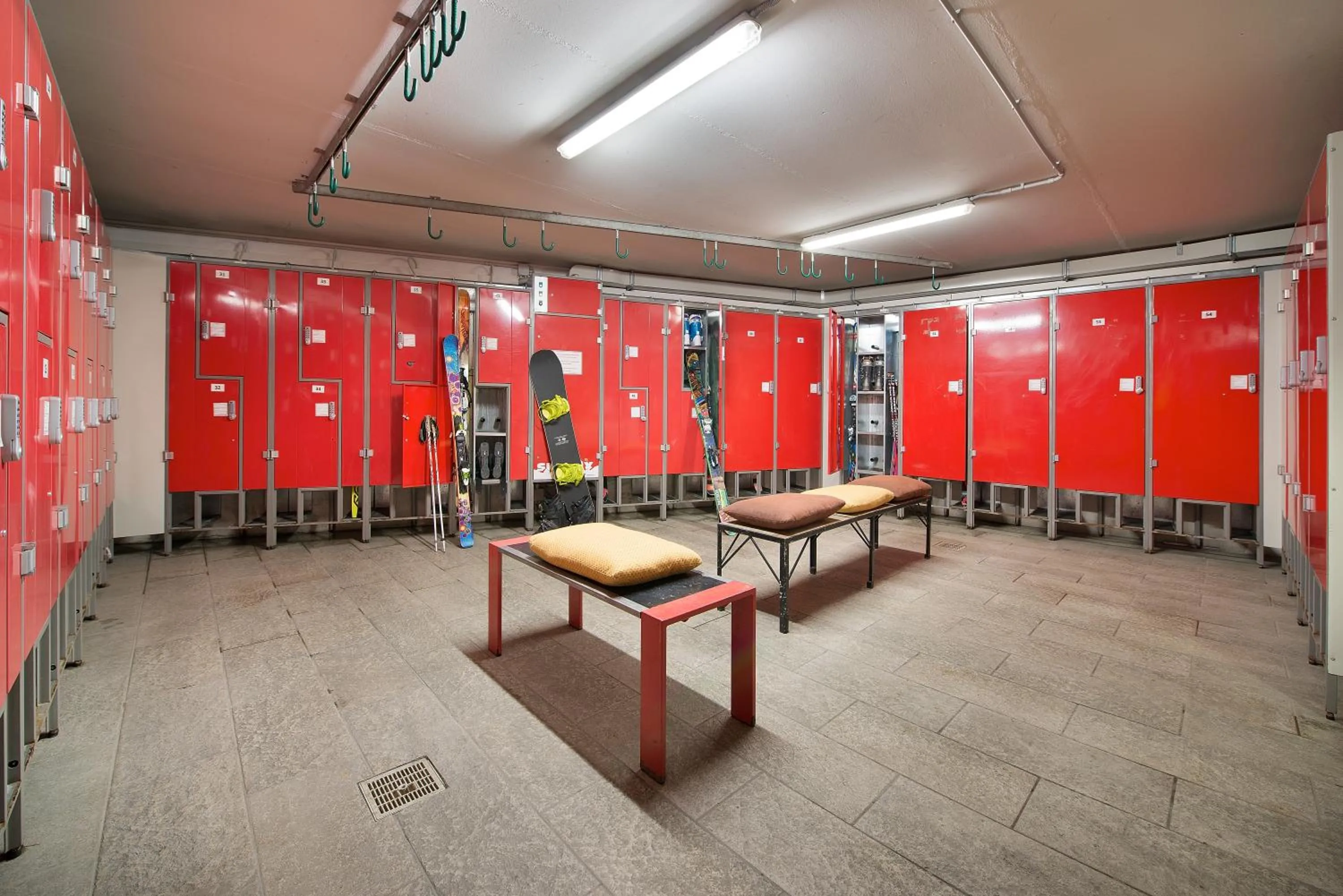 Skiing in Hotel Amerikan