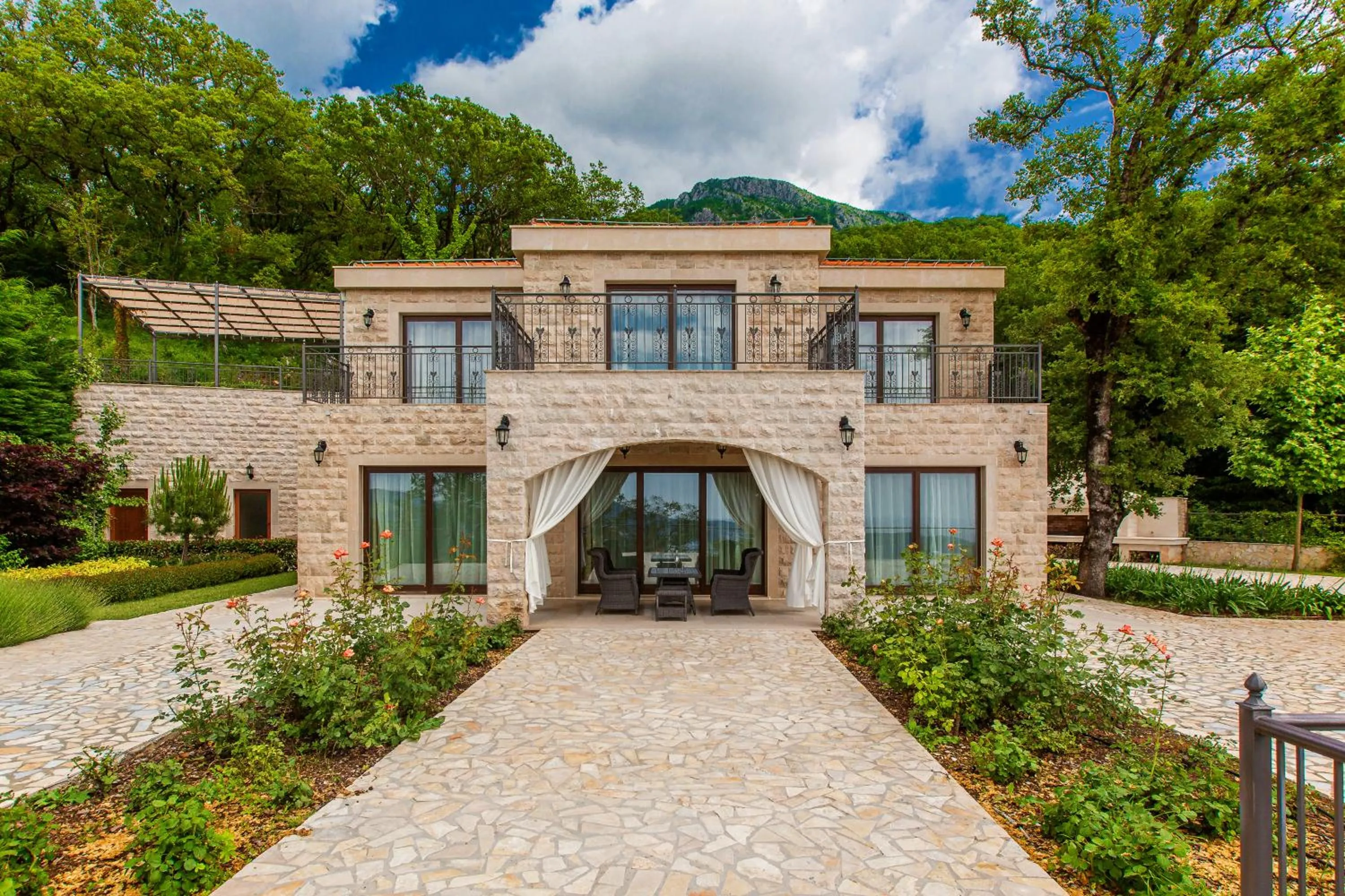 Property building in Oak Leaf Residences