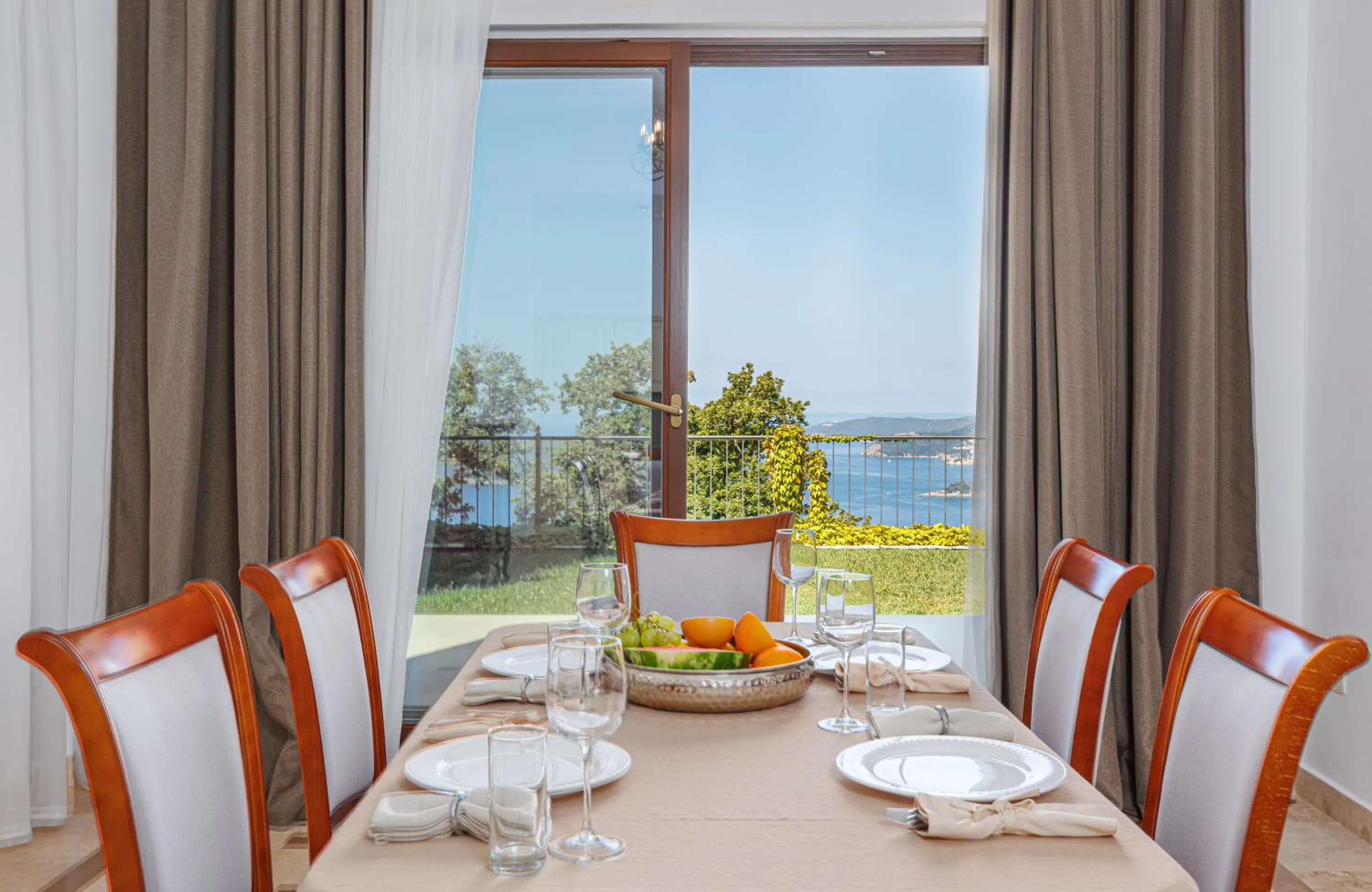 Dining area in Oak Leaf Residences