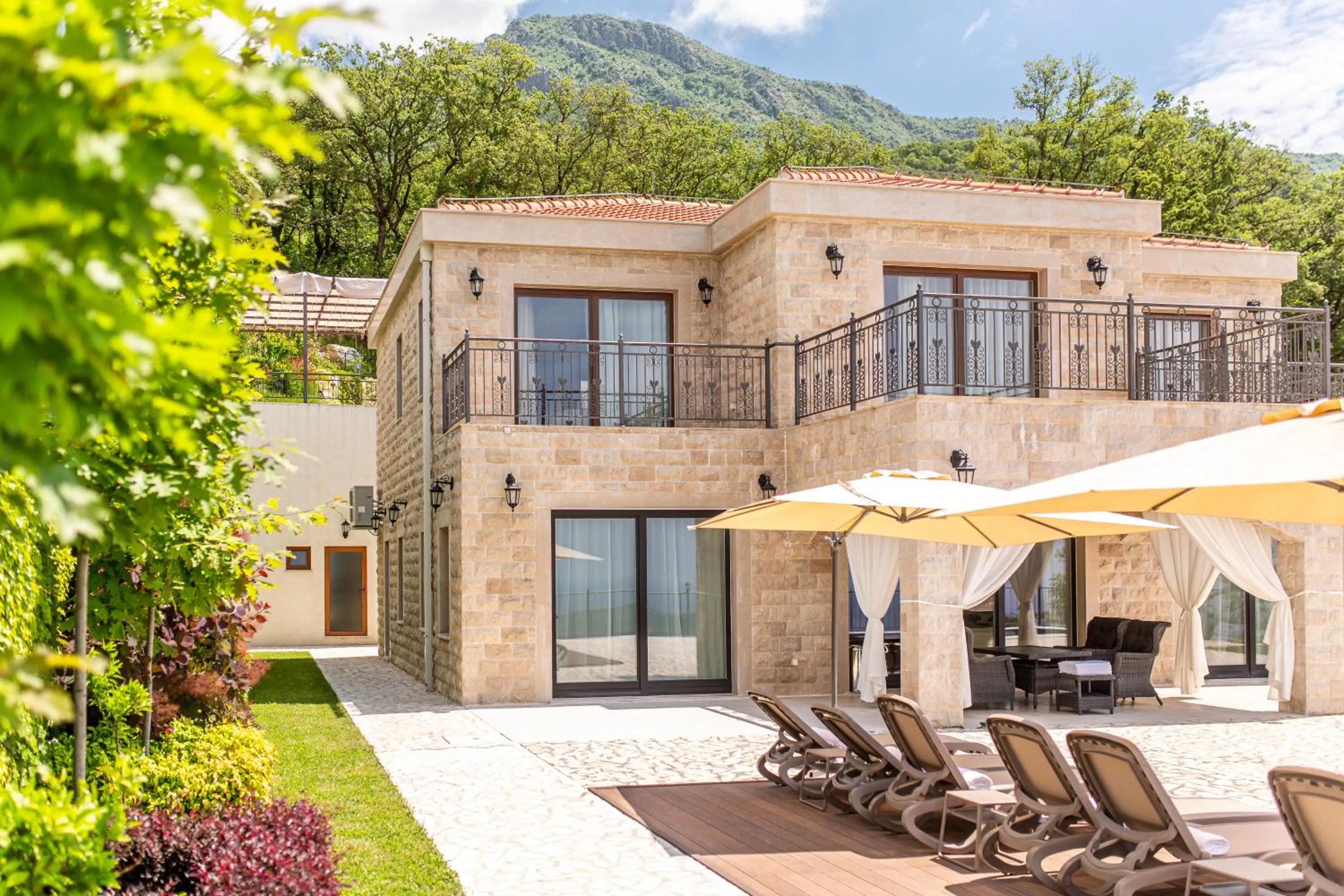 Patio in Oak Leaf Residences