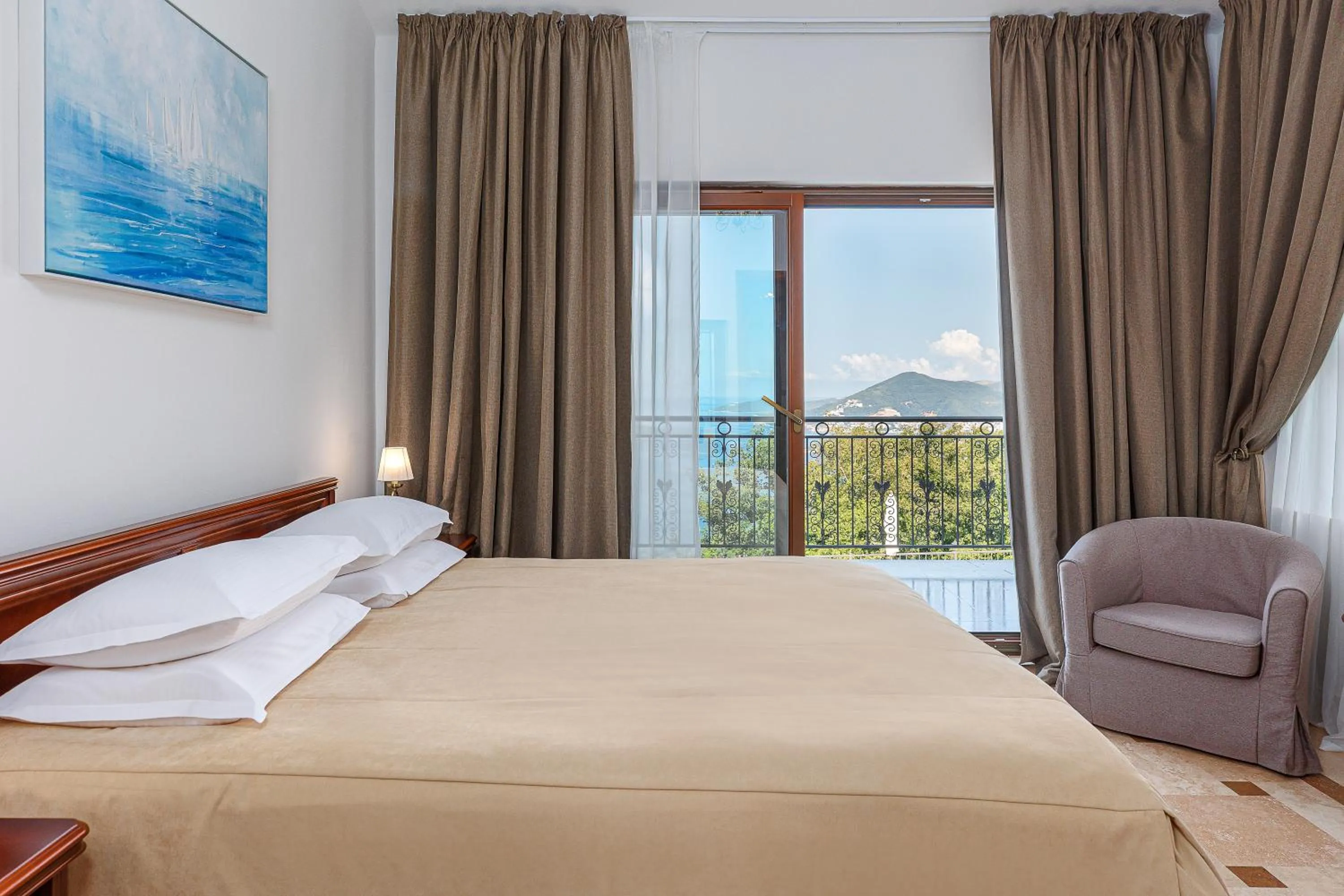 Natural landscape, Bed in Oak Leaf Residences