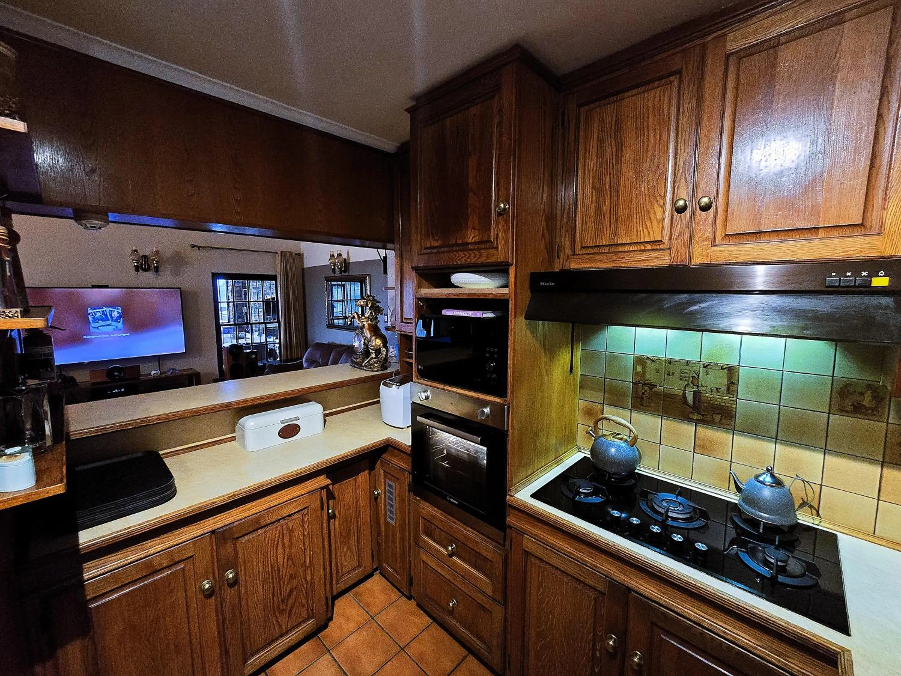 TV and multimedia in Walters Lane Luxury Accommodation main house - No loadshedding