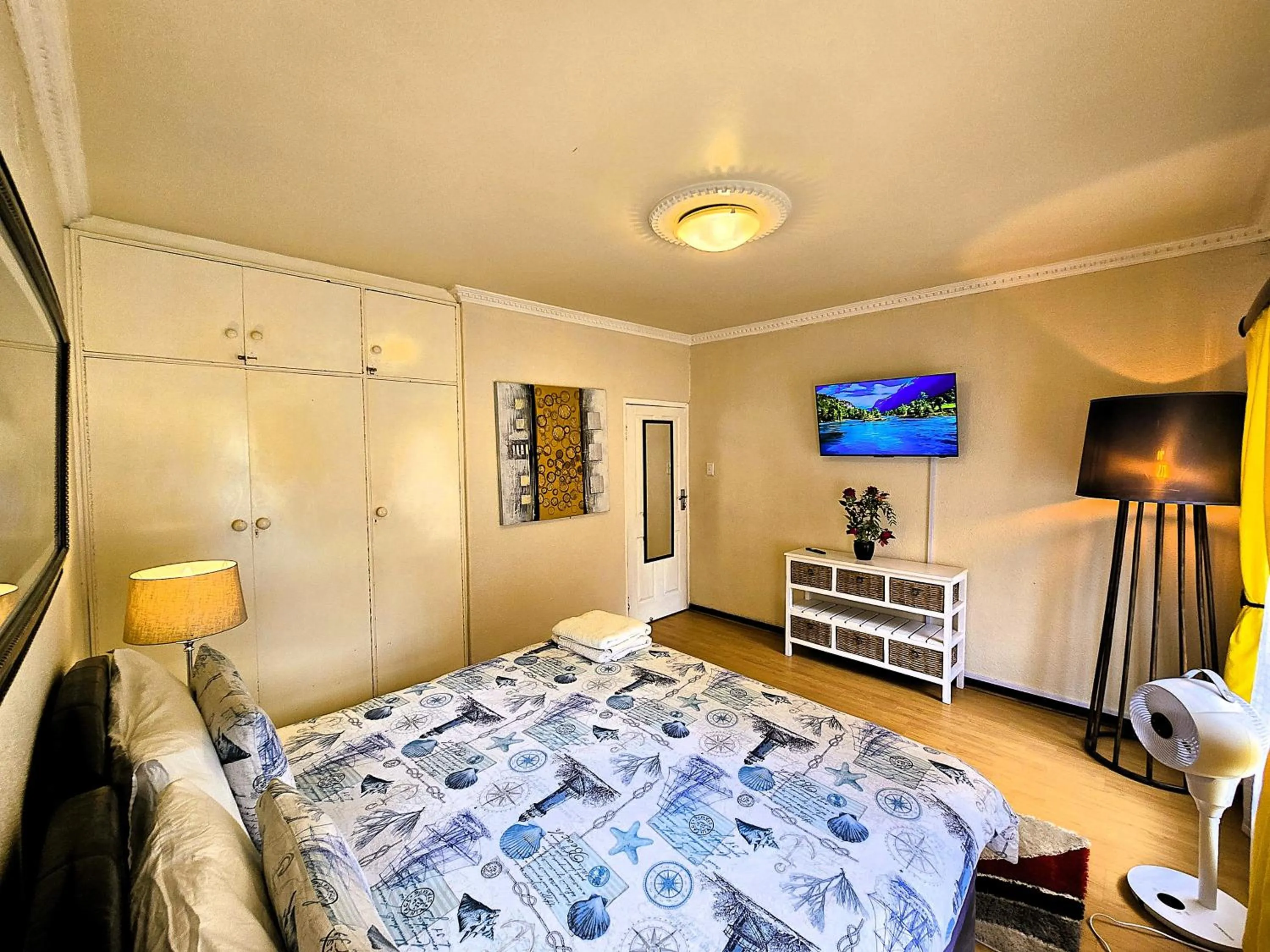 Bed in Walters Lane Luxury Accommodation main house - No loadshedding