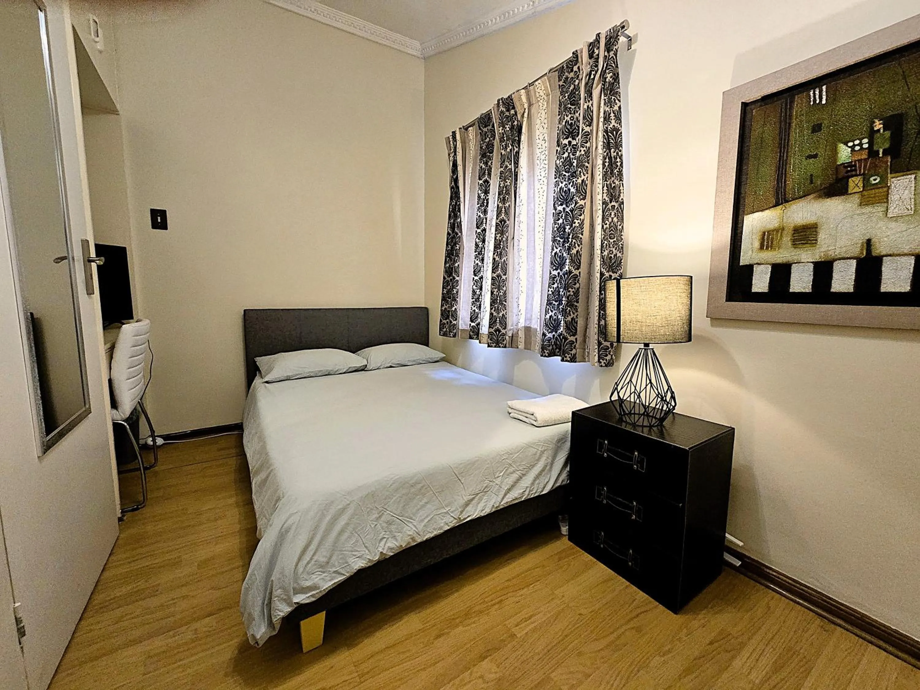 Bed in Walters Lane Luxury Accommodation main house - No loadshedding