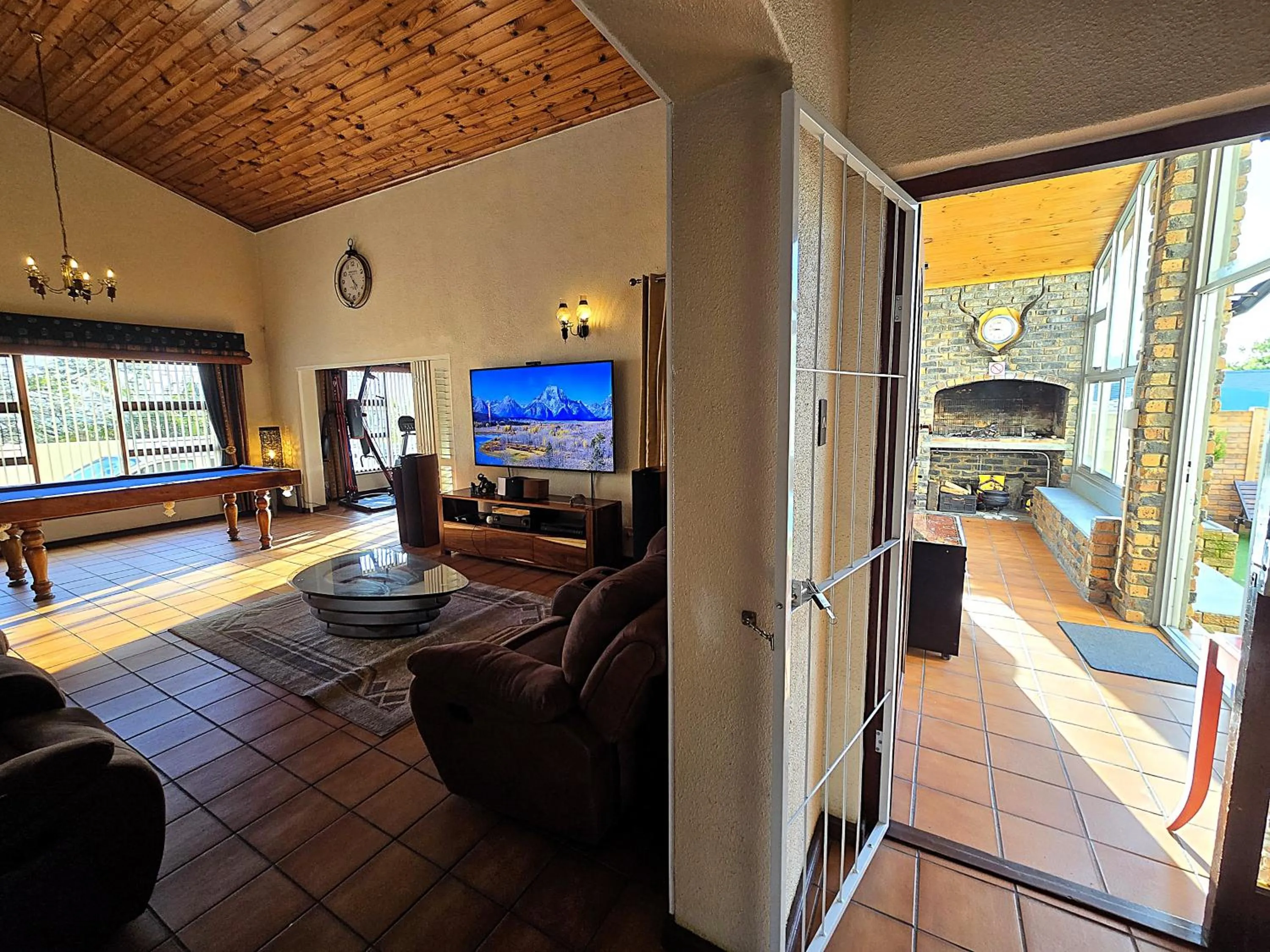 TV and multimedia in Walters Lane Luxury Accommodation main house - No loadshedding