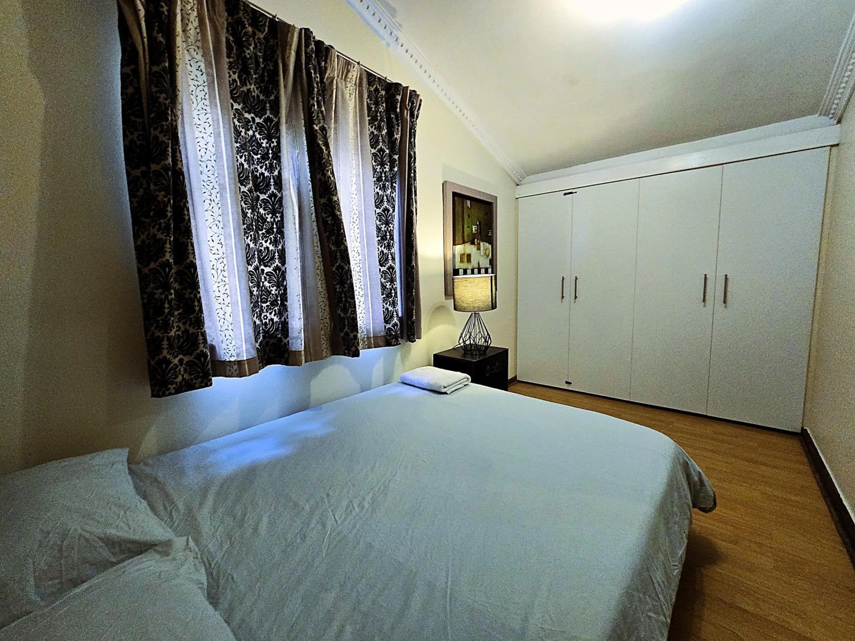 Bed in Walters Lane Luxury Accommodation main house - No loadshedding